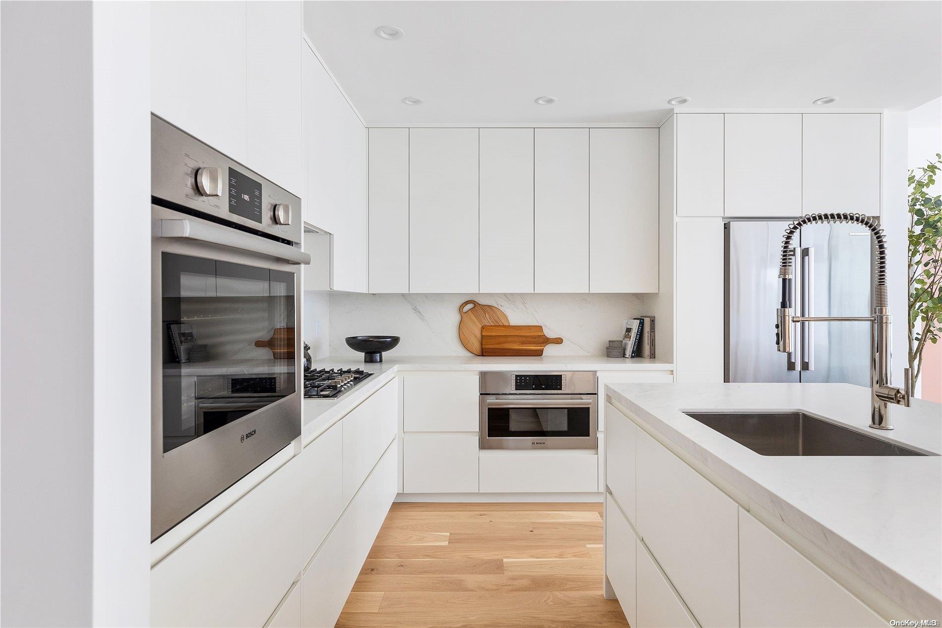 100 Boardwalk Unit: 606 A