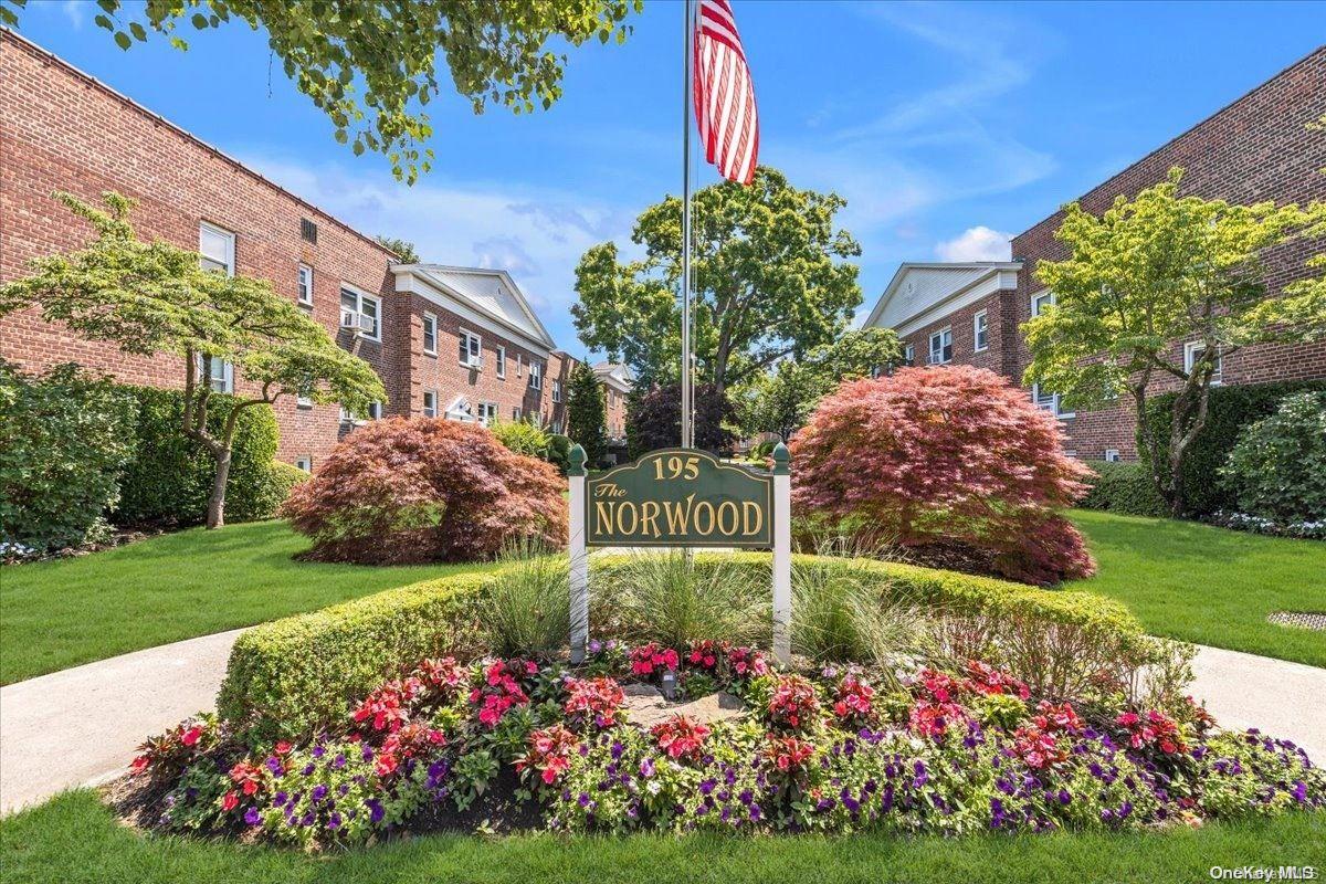 195 N Village Avenue Unit: A 23