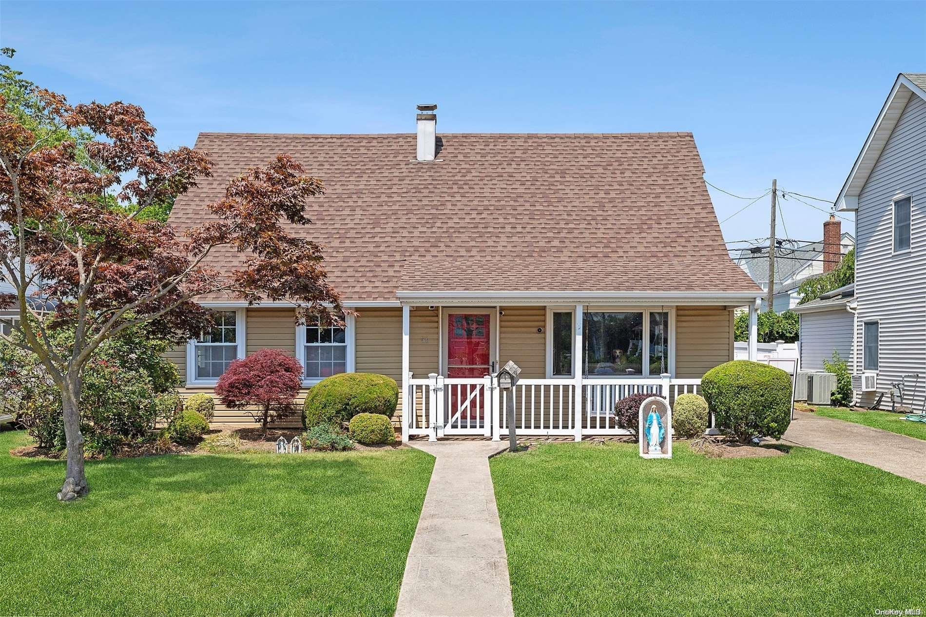 51 Hewlett Point Avenue