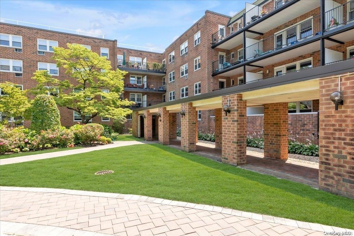 34 Pearsall Avenue Unit: 4B