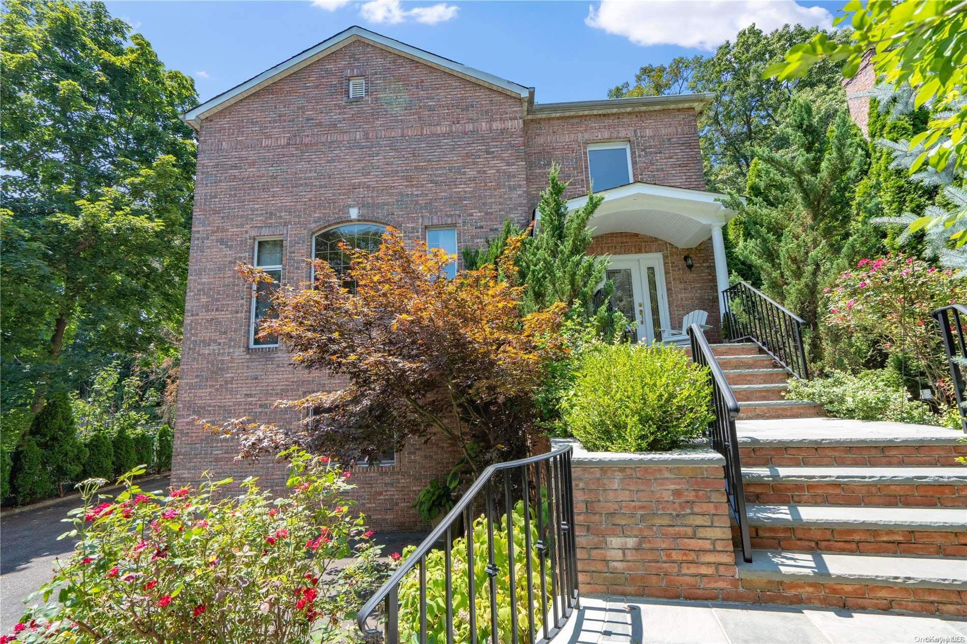40 Middle Neck Road