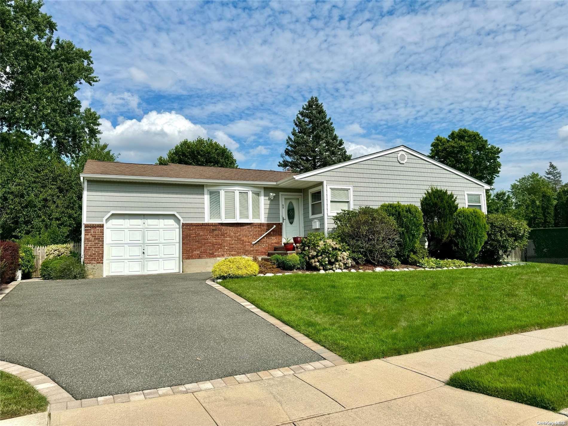 17 Huntsman Lane