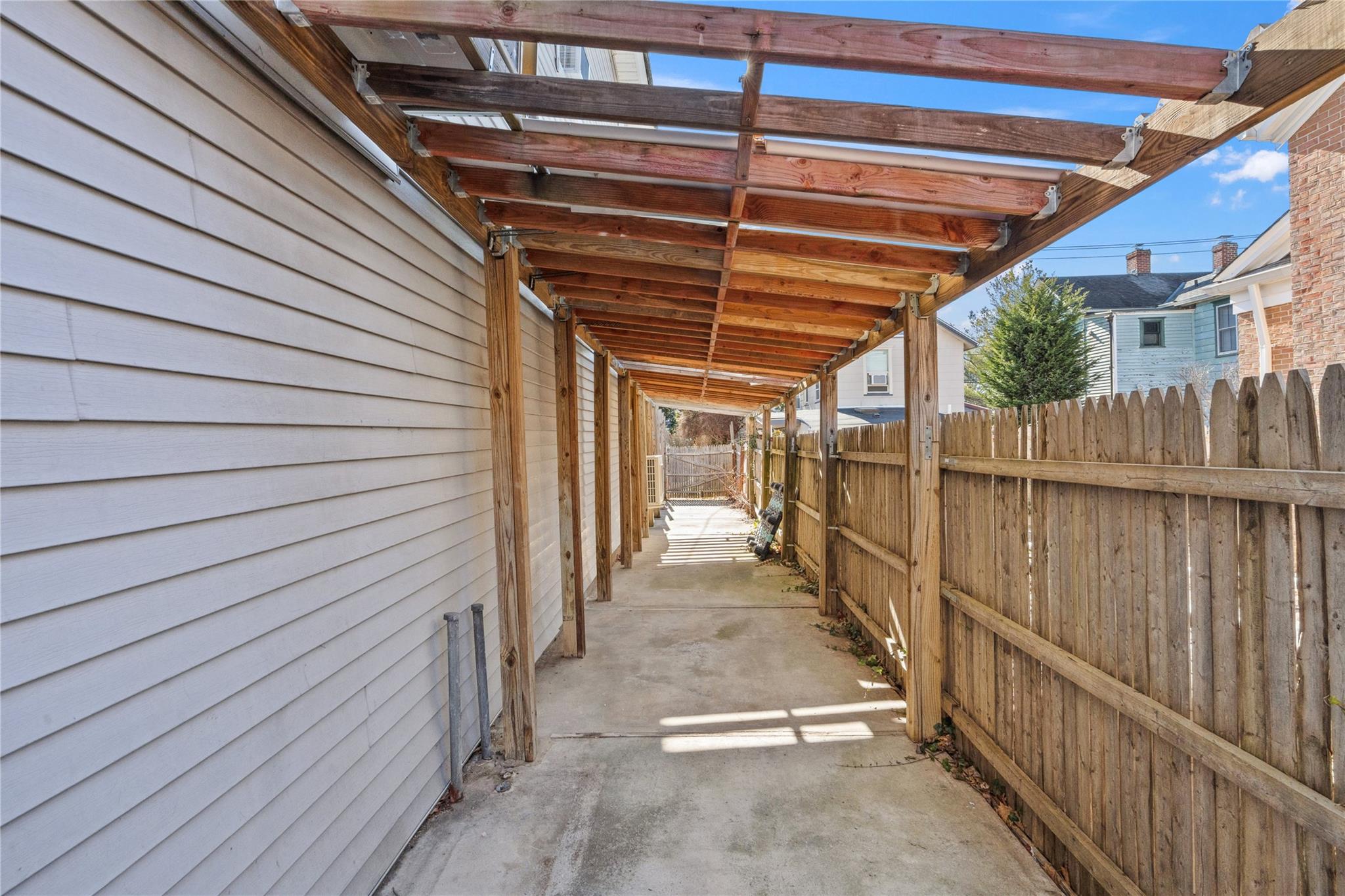 253 Sea Cliff Avenue