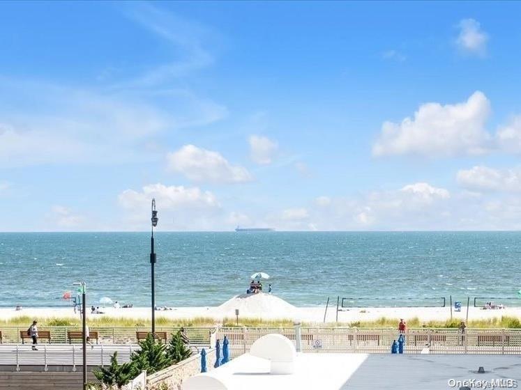 251 W Broadway Unit: 106