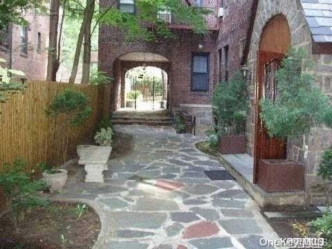 1 Hillside Avenue Unit: Ph 4A