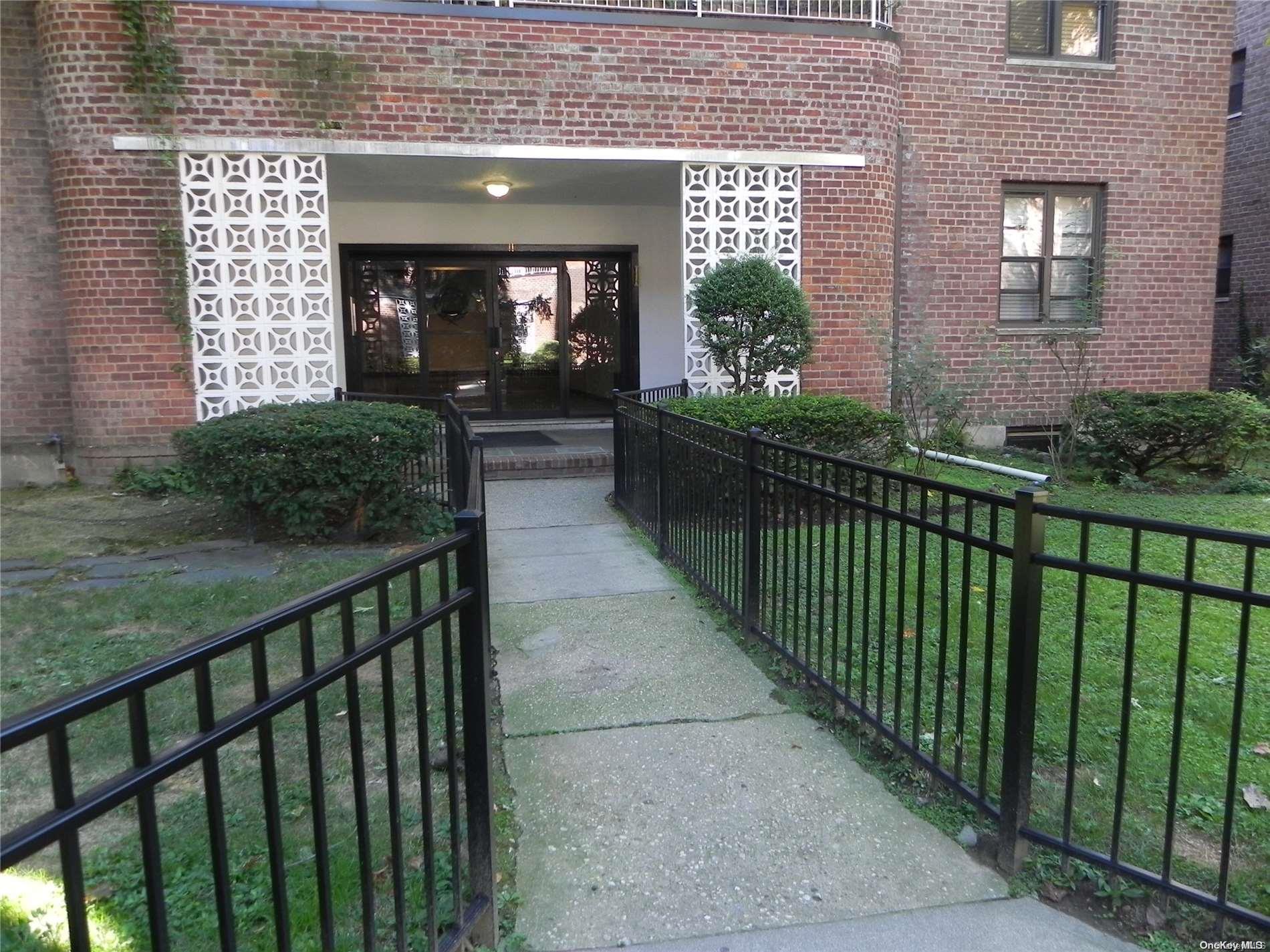 11 Welwyn Road Unit: 2C