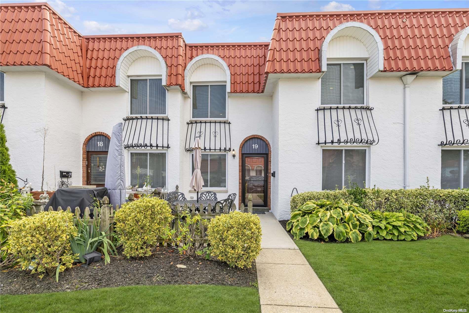 19 Alhambra Drive Unit: 19