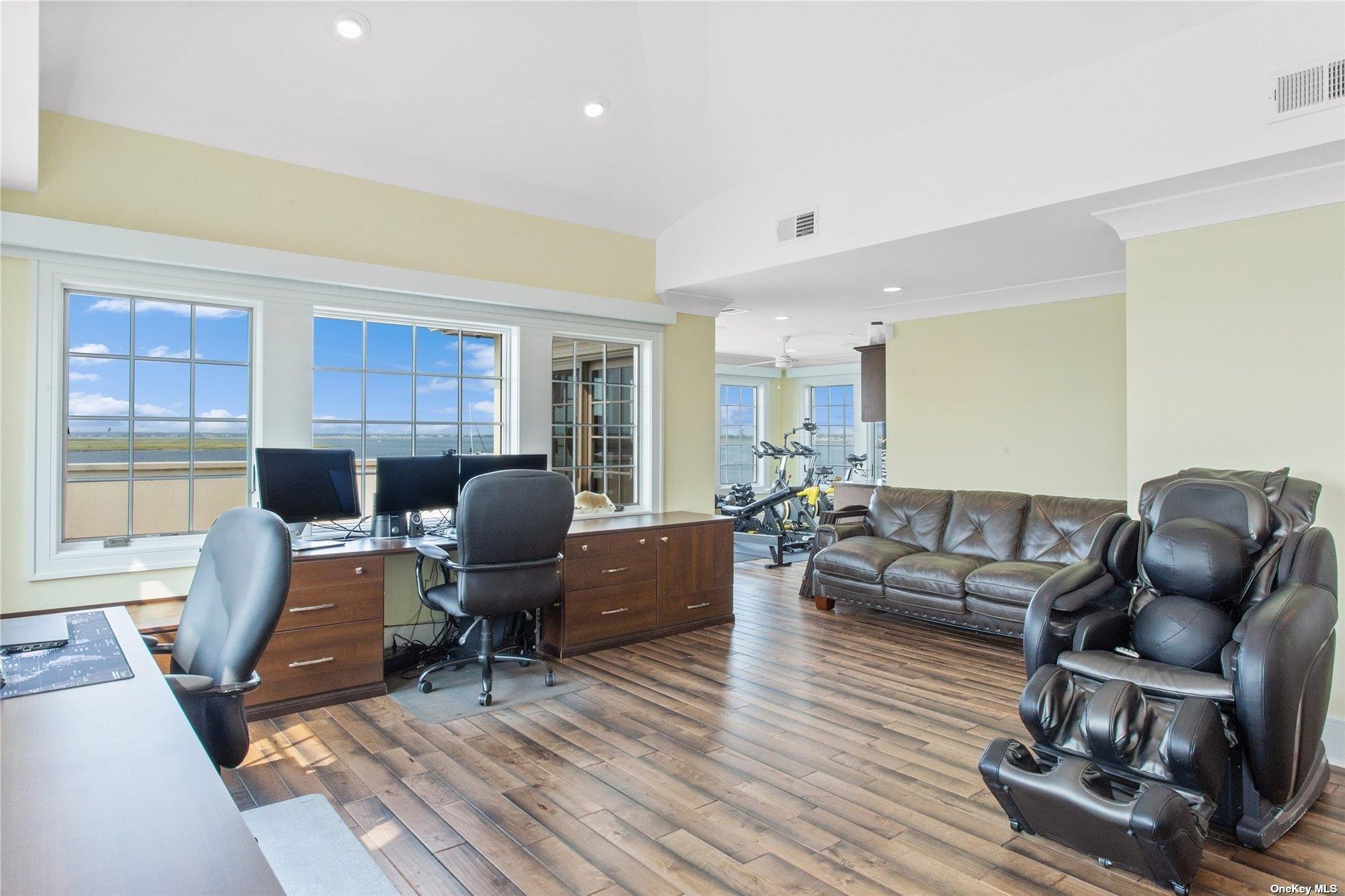 853 W Park Avenue