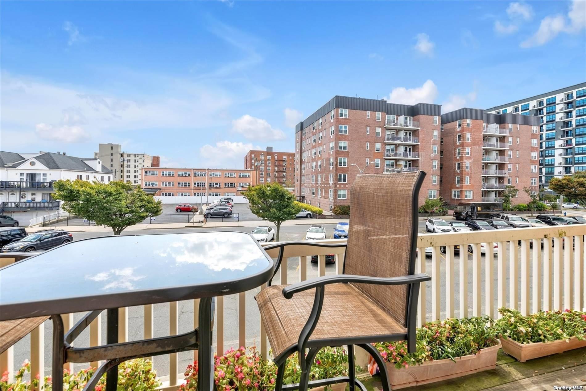 219 E Broadway Unit: Upper