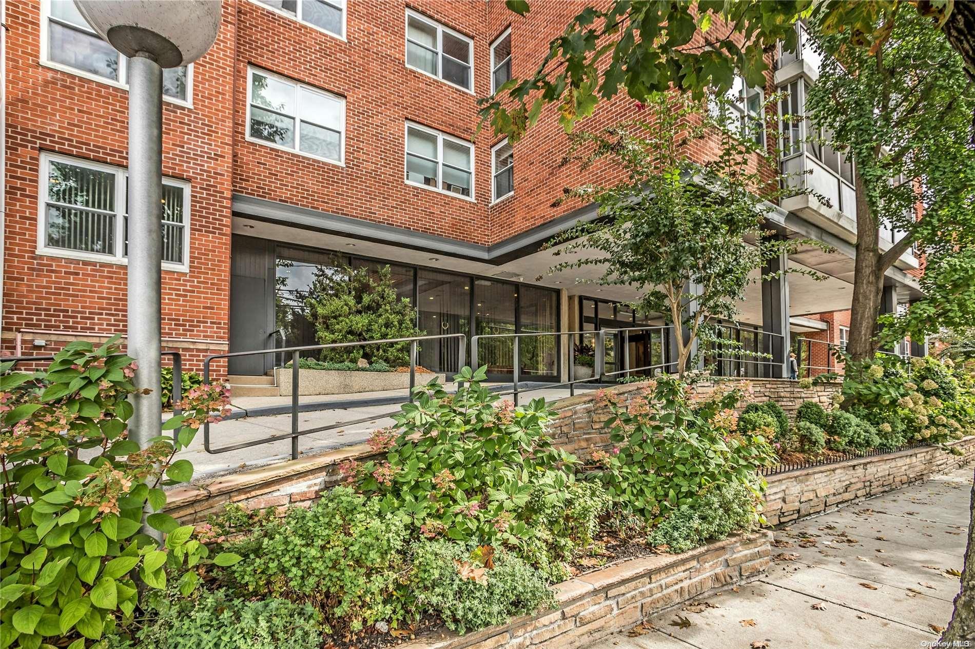 1 Kensington Unit: 114