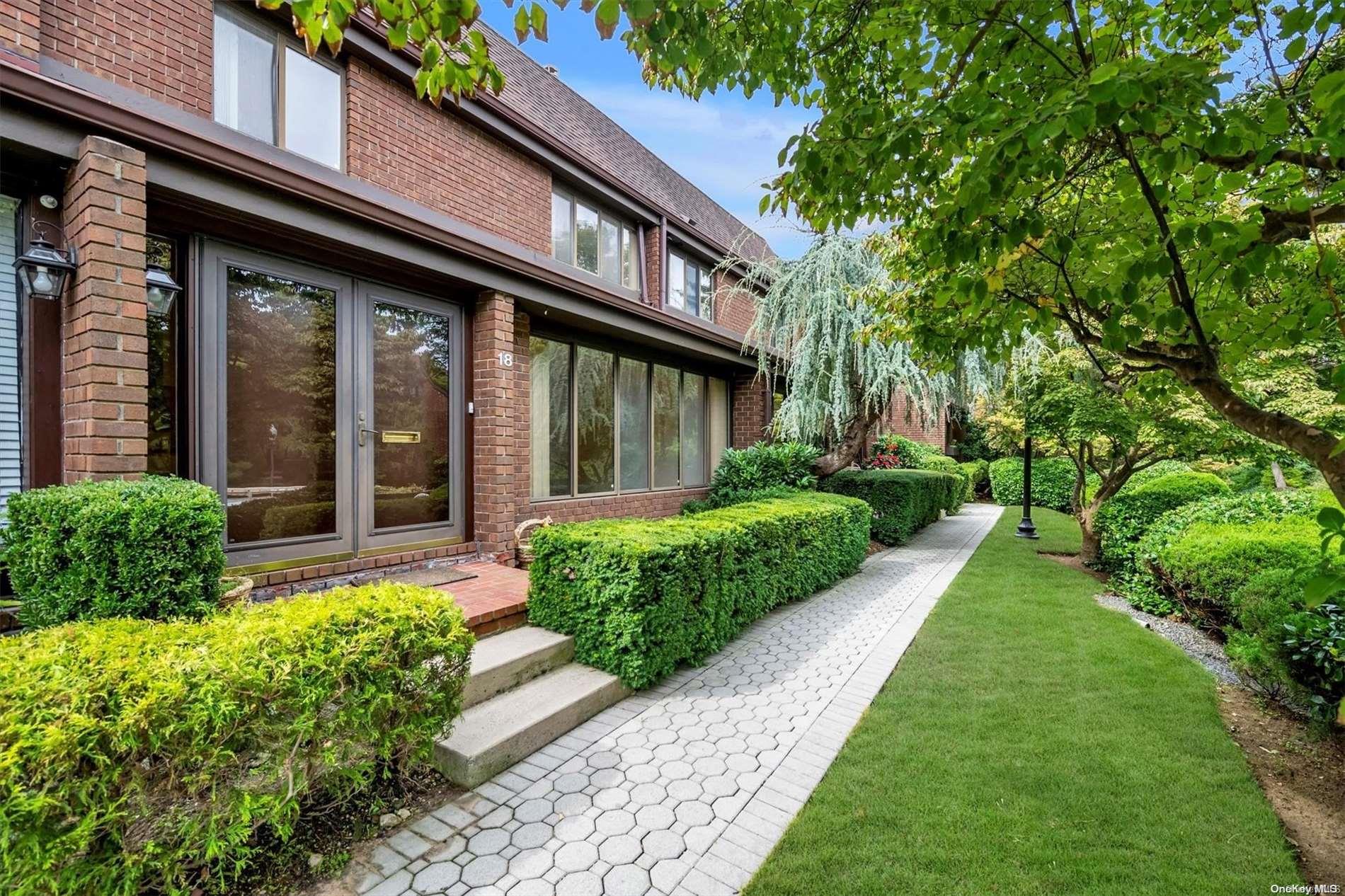 18 Acorn Ponds Drive Unit: 18