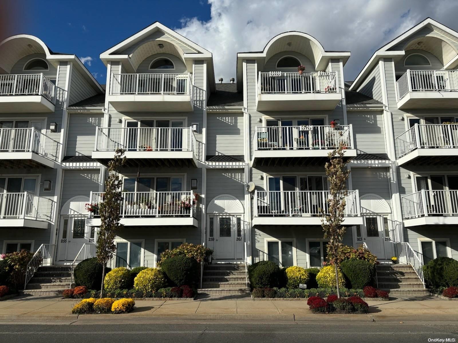 269 E Broadway Unit: upper