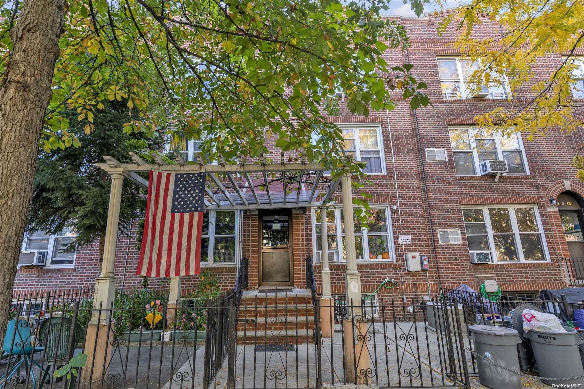 30-35 49St