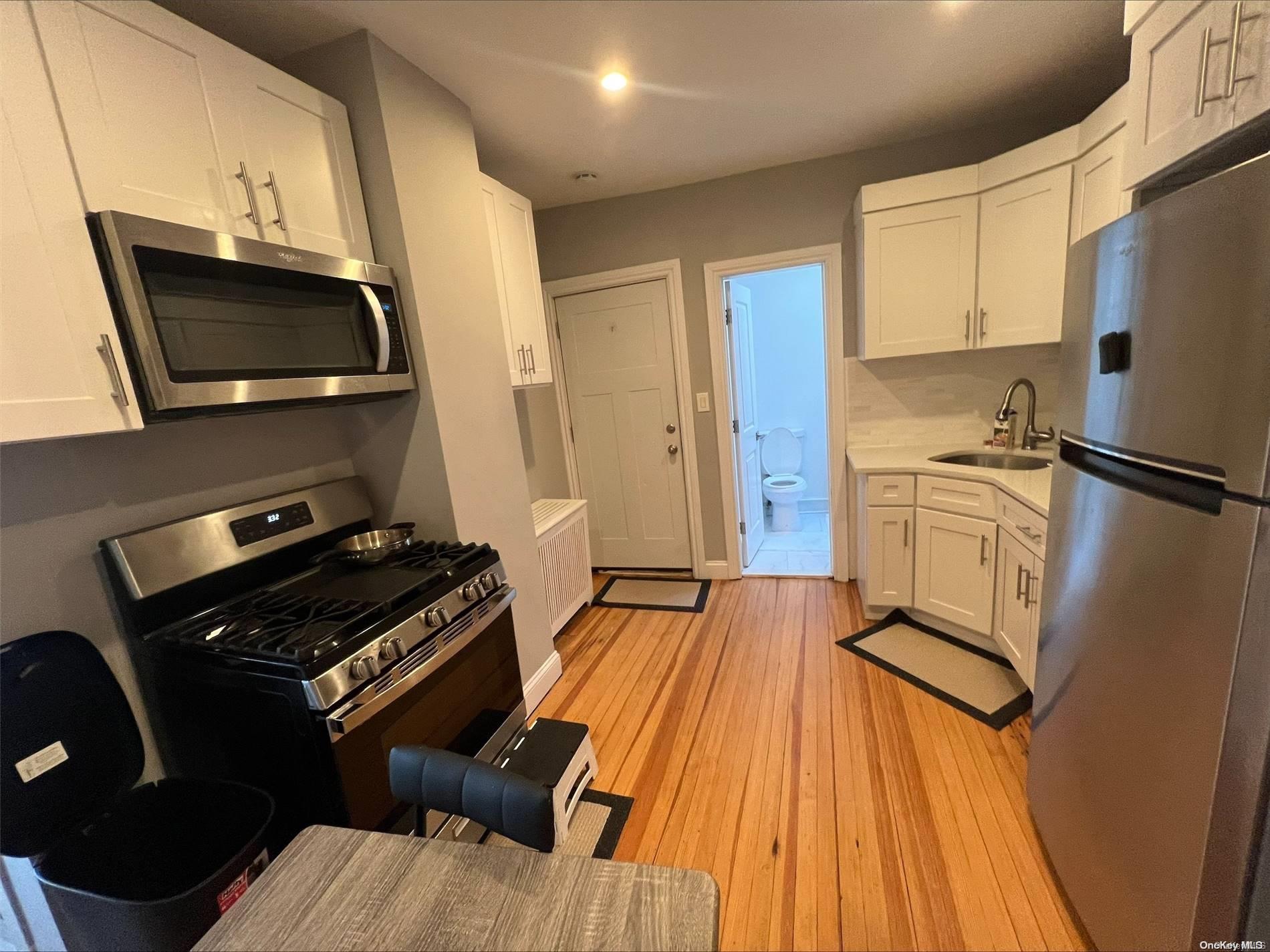 44 Avenue A Unit: 2nd Fl