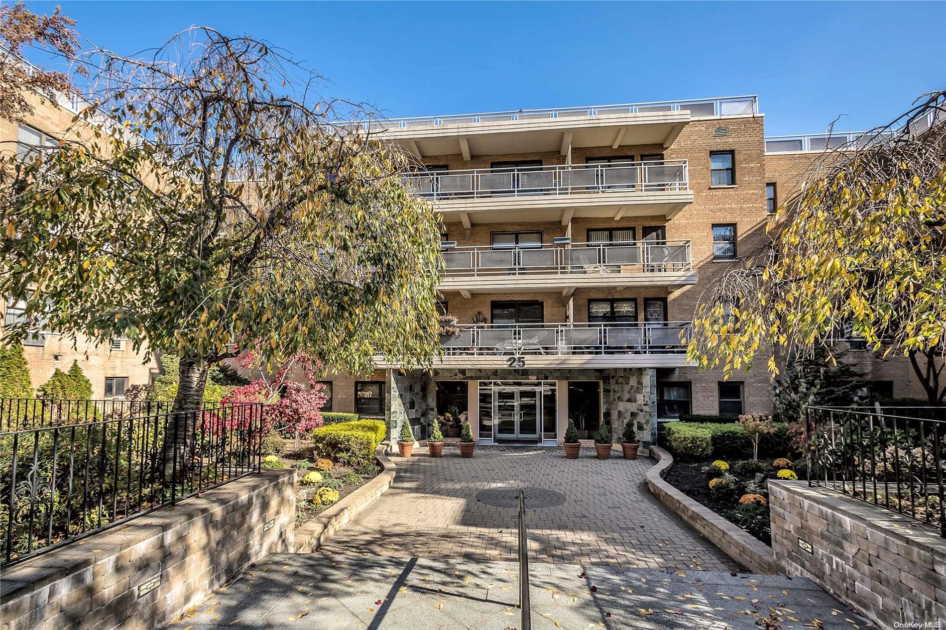 25 Park Place Unit: 1 EE
