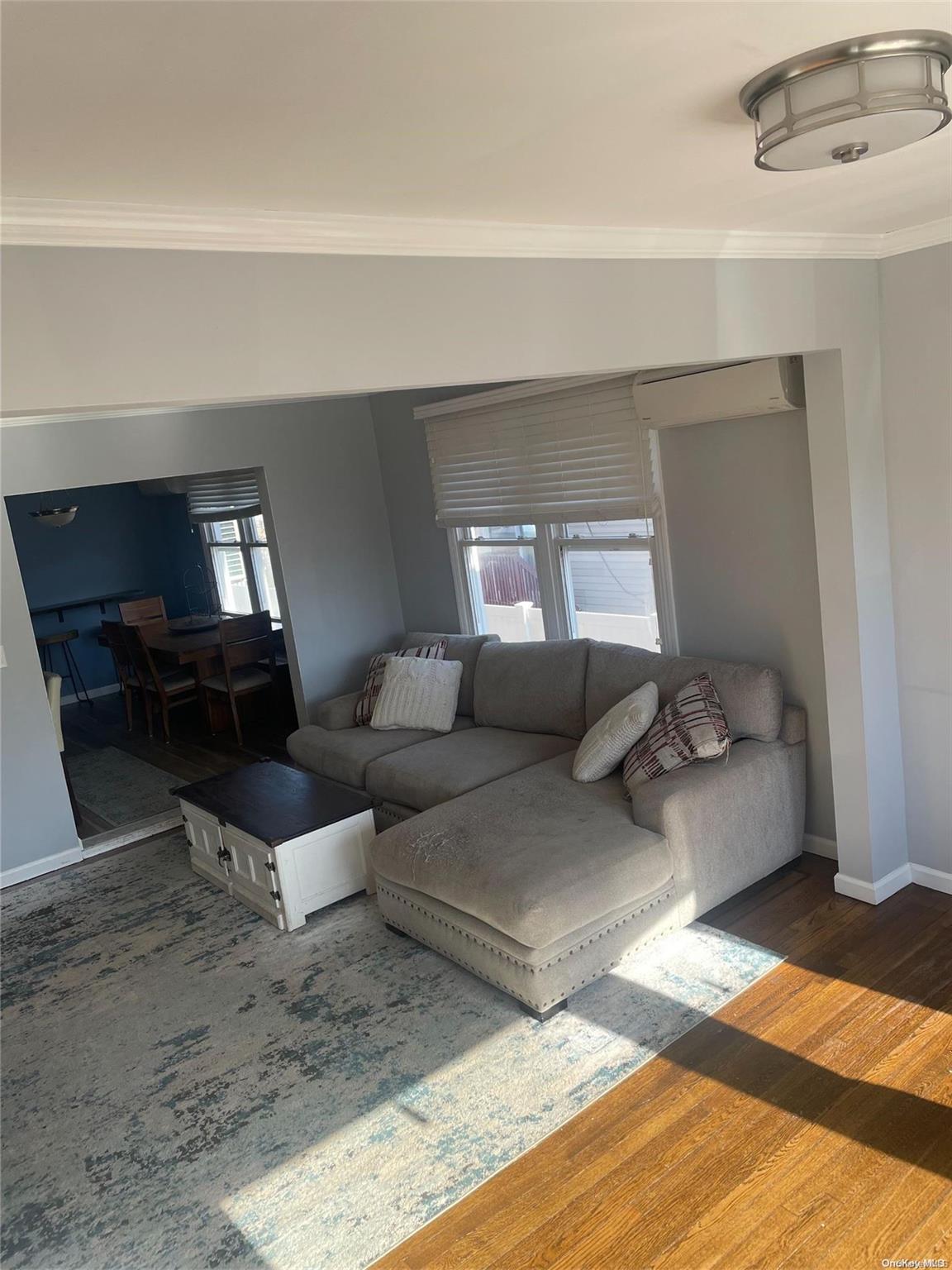 557 E Walnut Street Unit: Lower