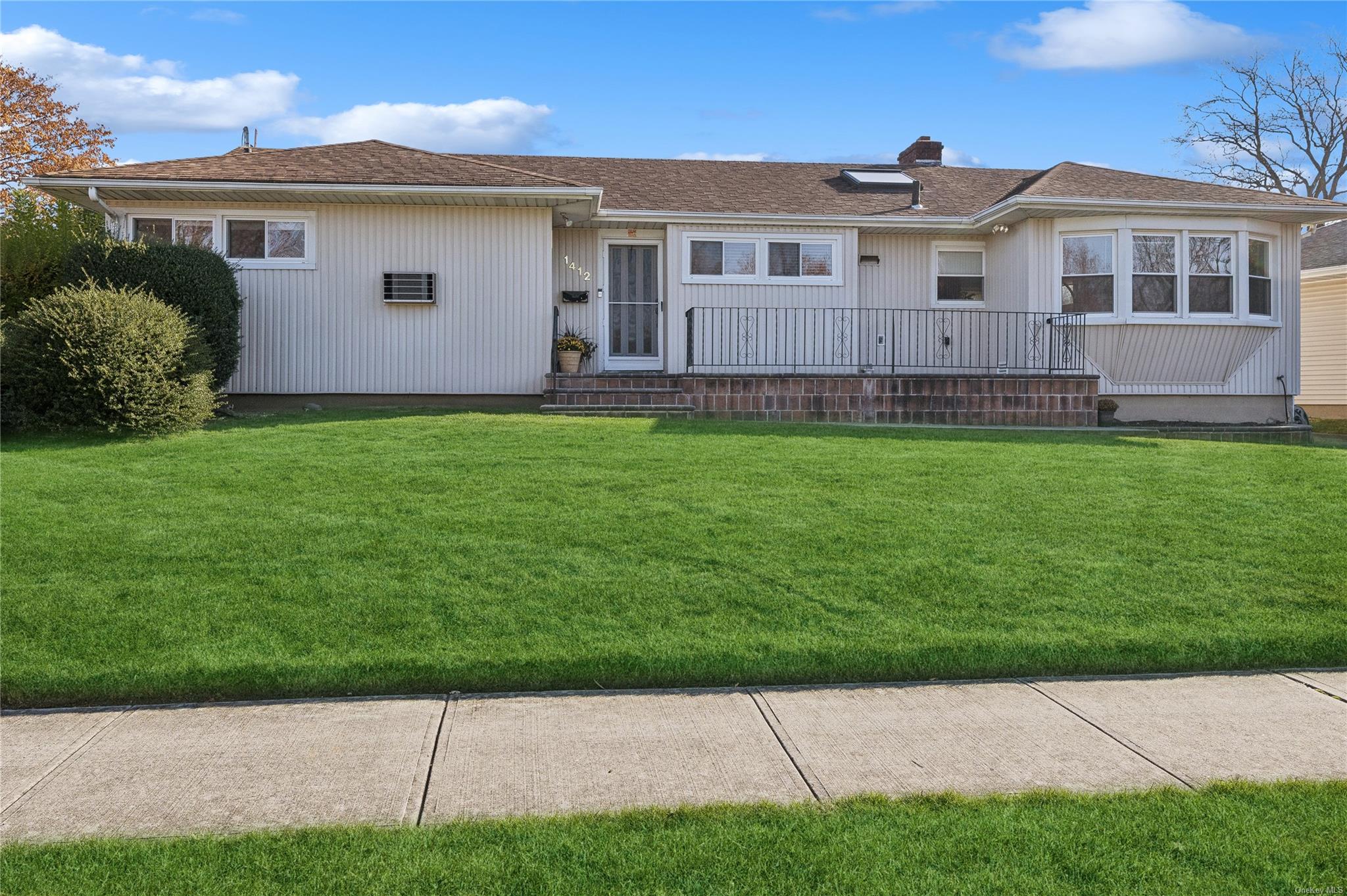1412 Apple Lane