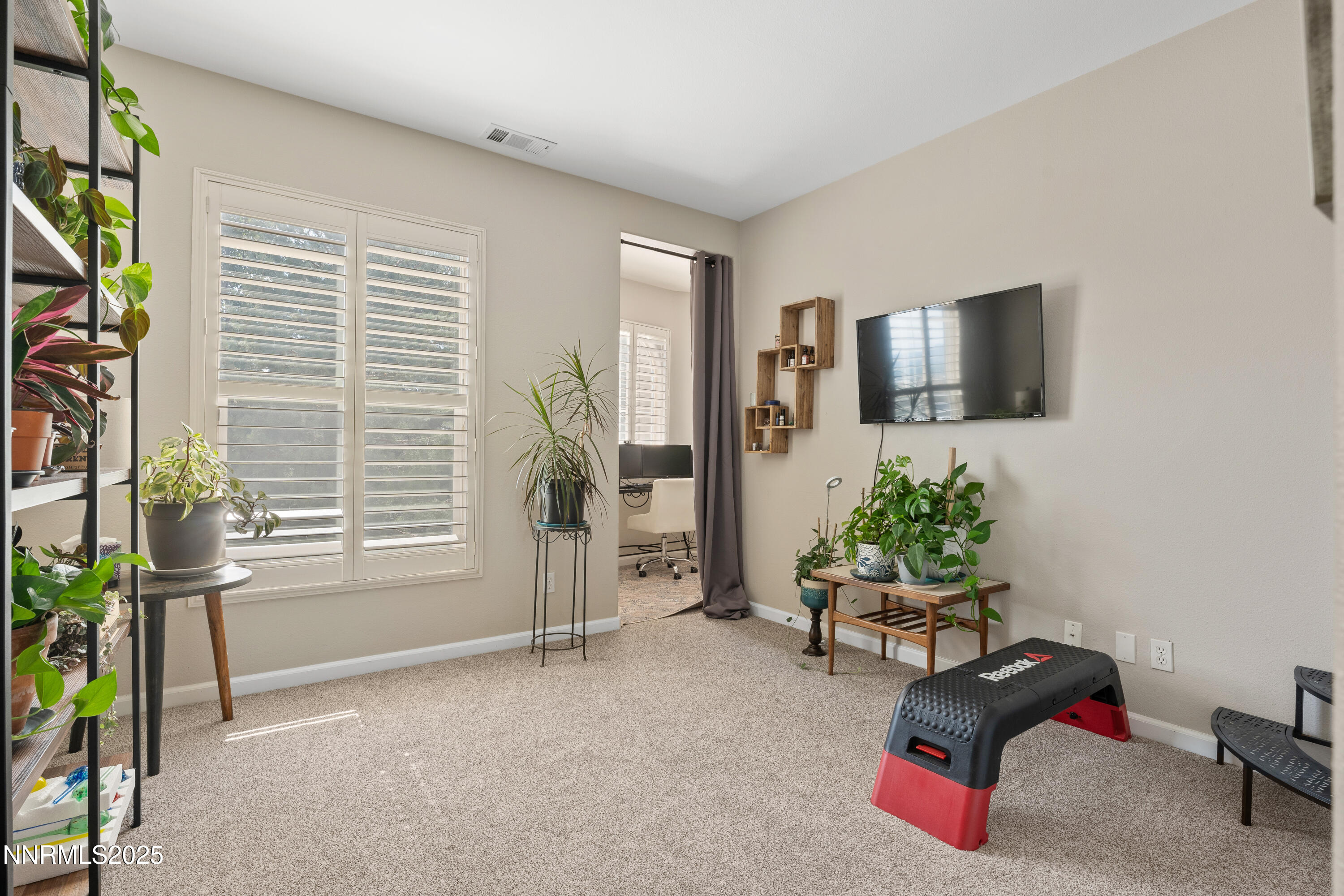 9050 Double R Boulevard, 1425