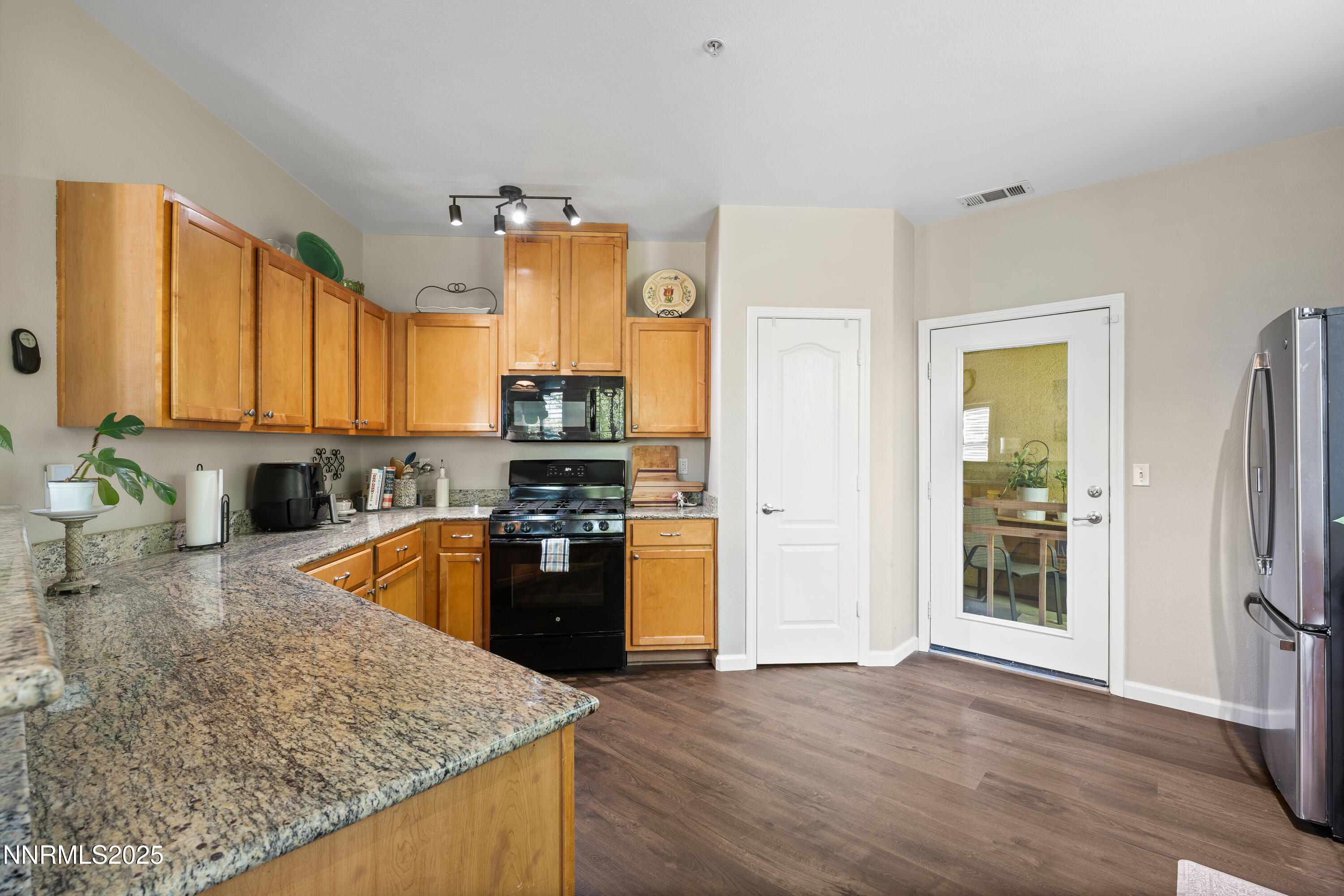 9050 Double R Boulevard, 1425
