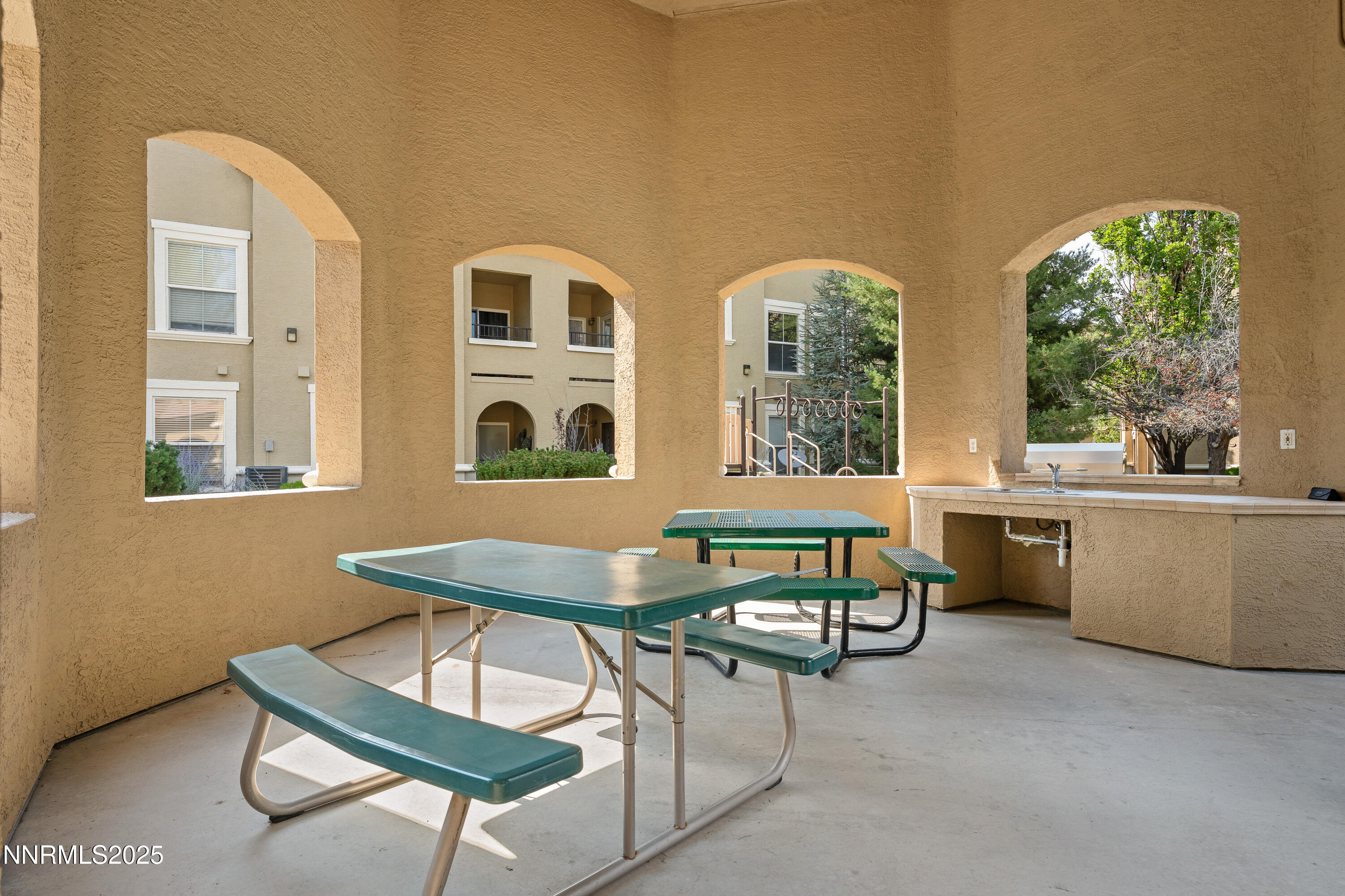 9050 Double R Boulevard, 1425