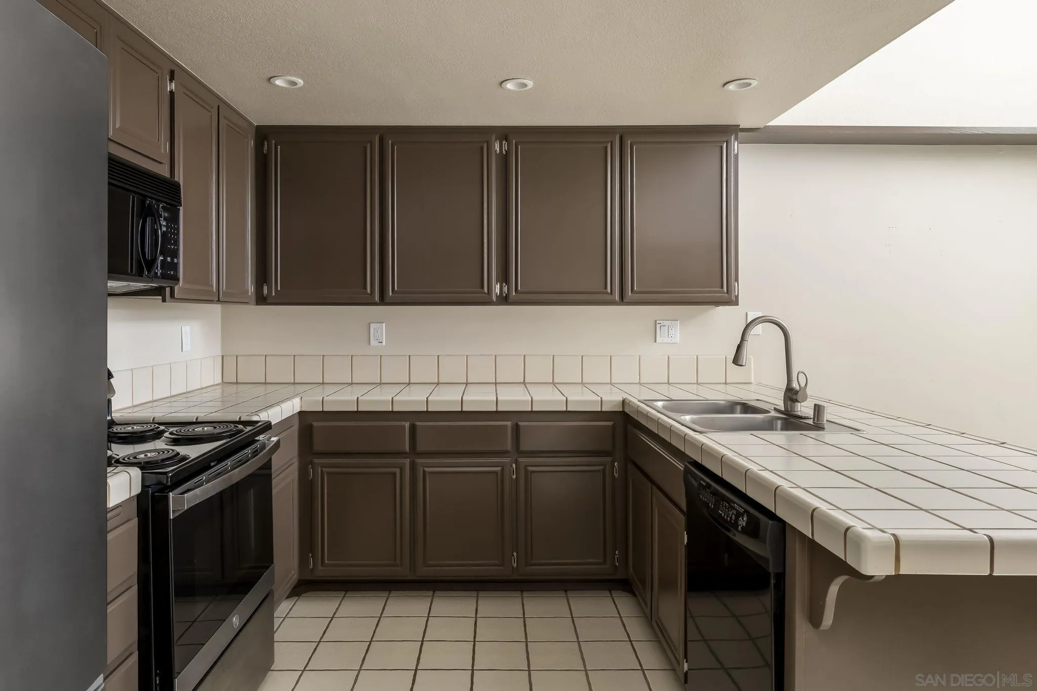 12107 Putting Green Row