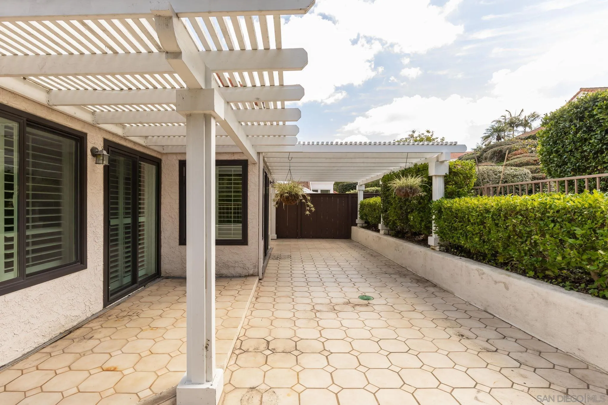 12107 Putting Green Row