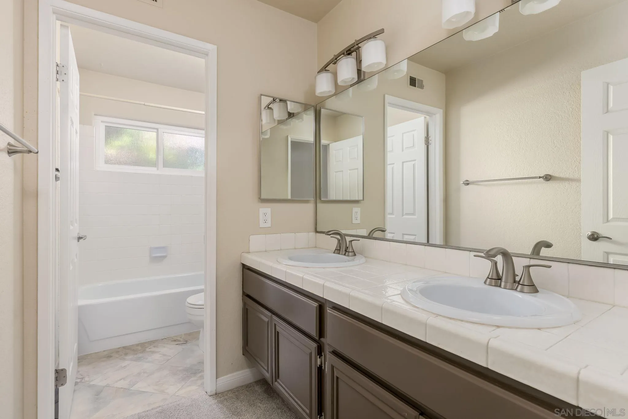 12107 Putting Green Row