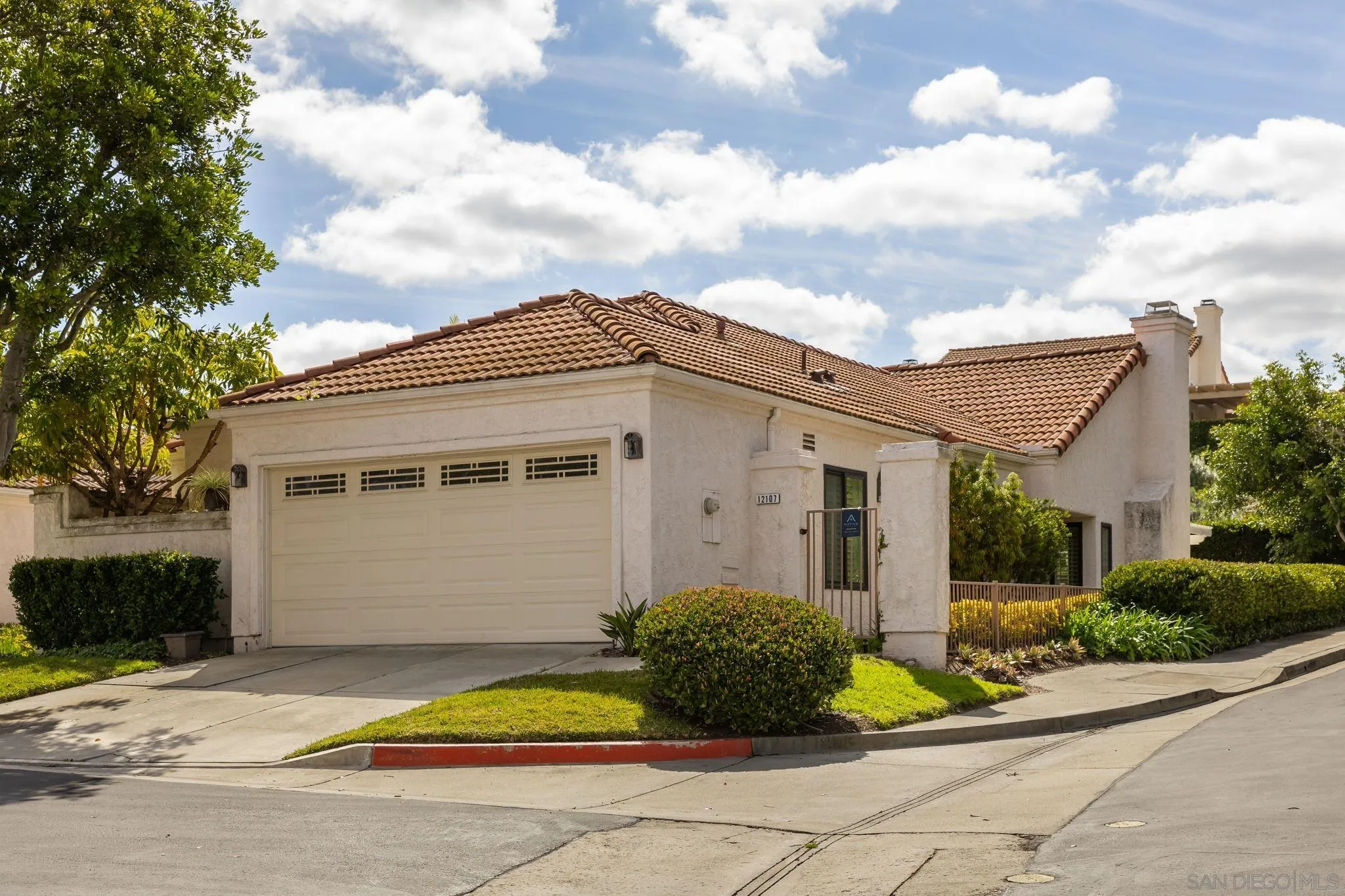 12107 Putting Green Row