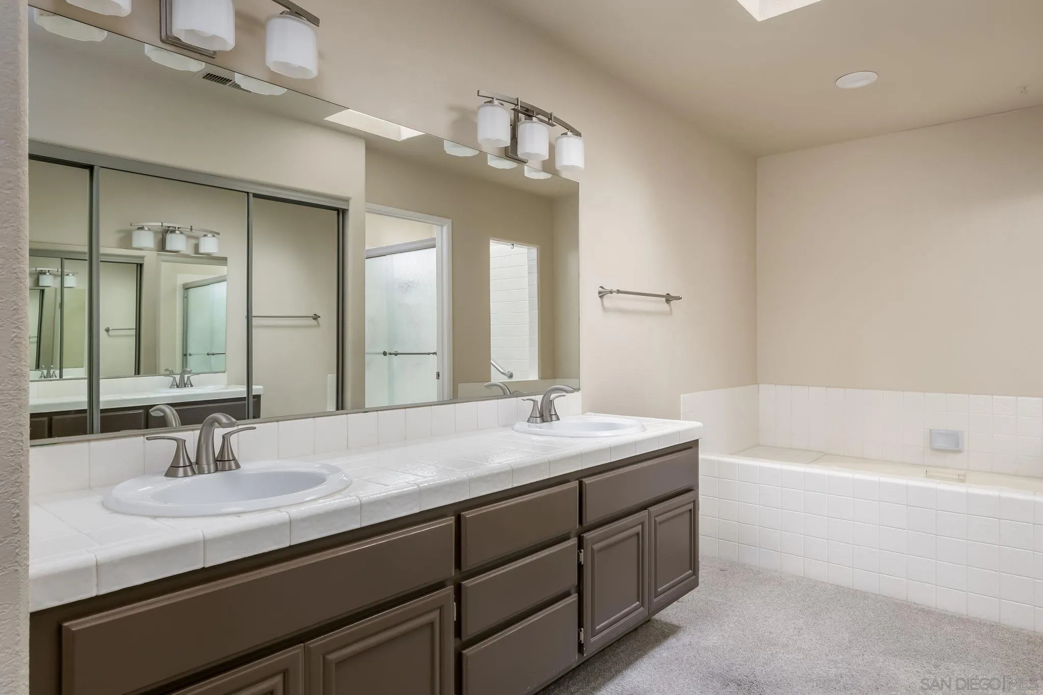 12107 Putting Green Row