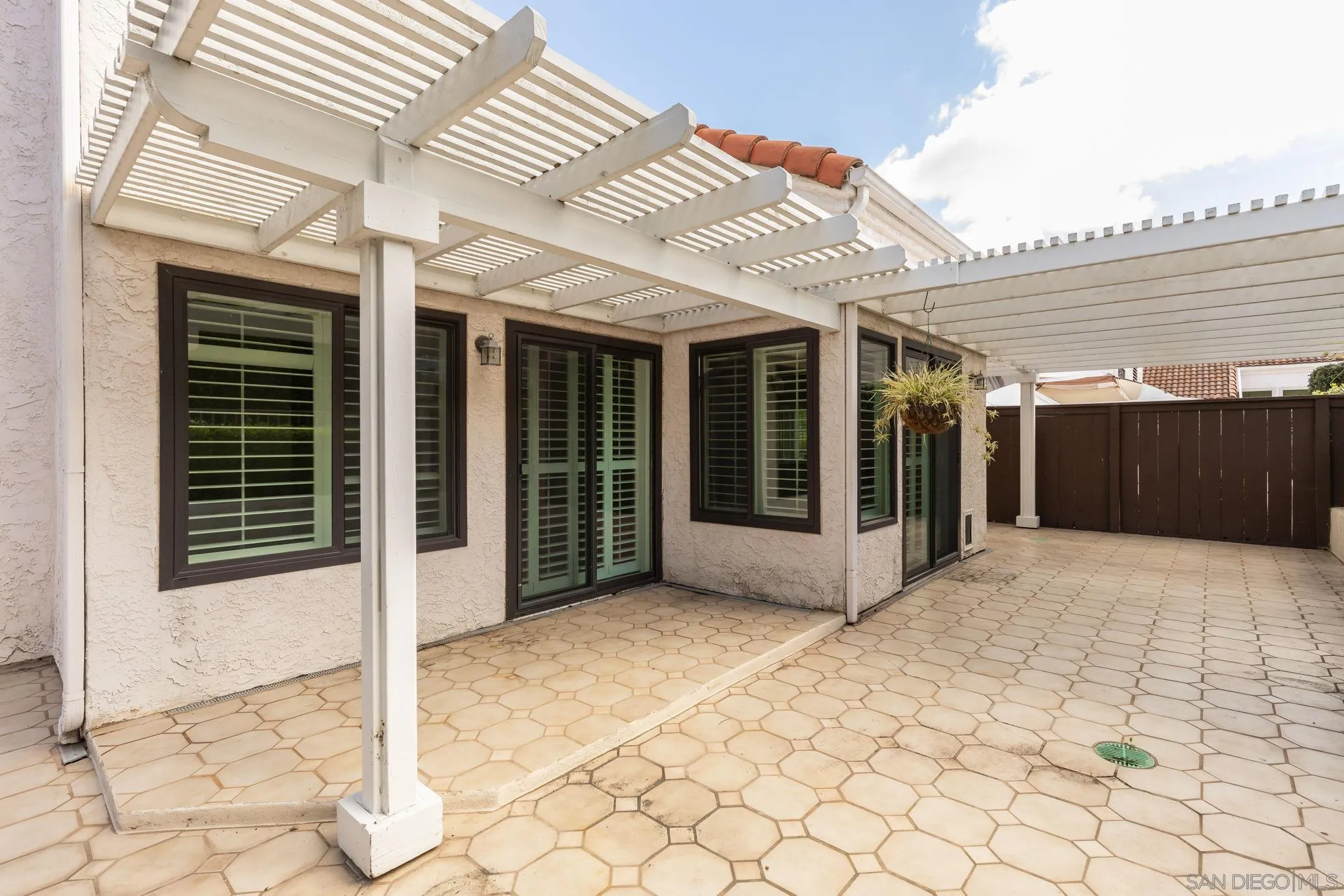 12107 Putting Green Row