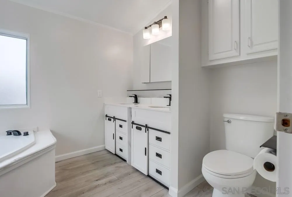 1010 E Bobier Unit 182