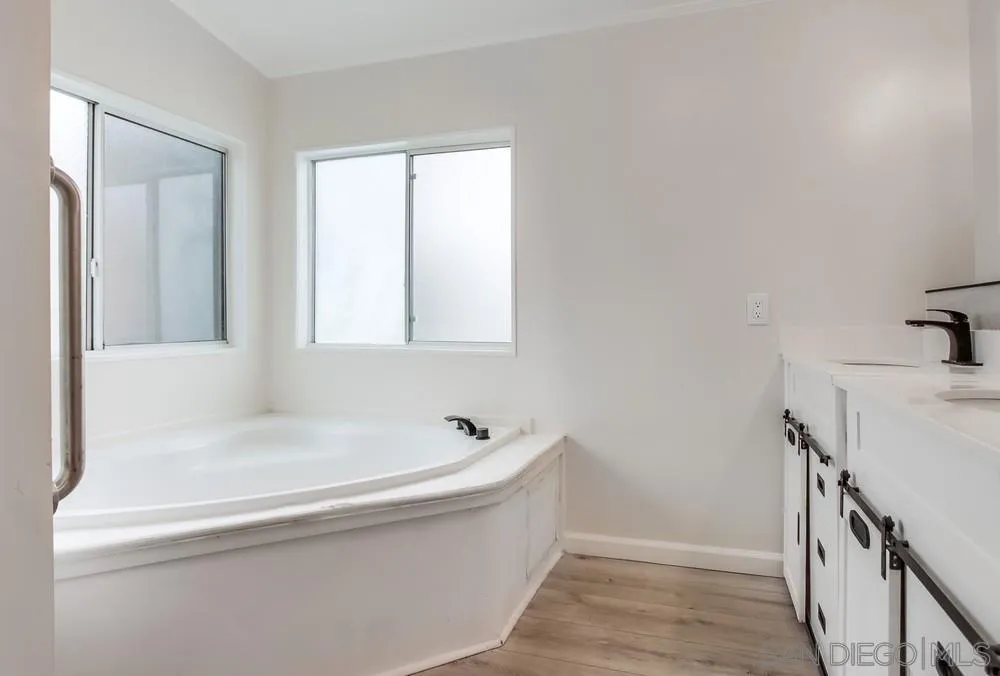 1010 E Bobier Unit 182