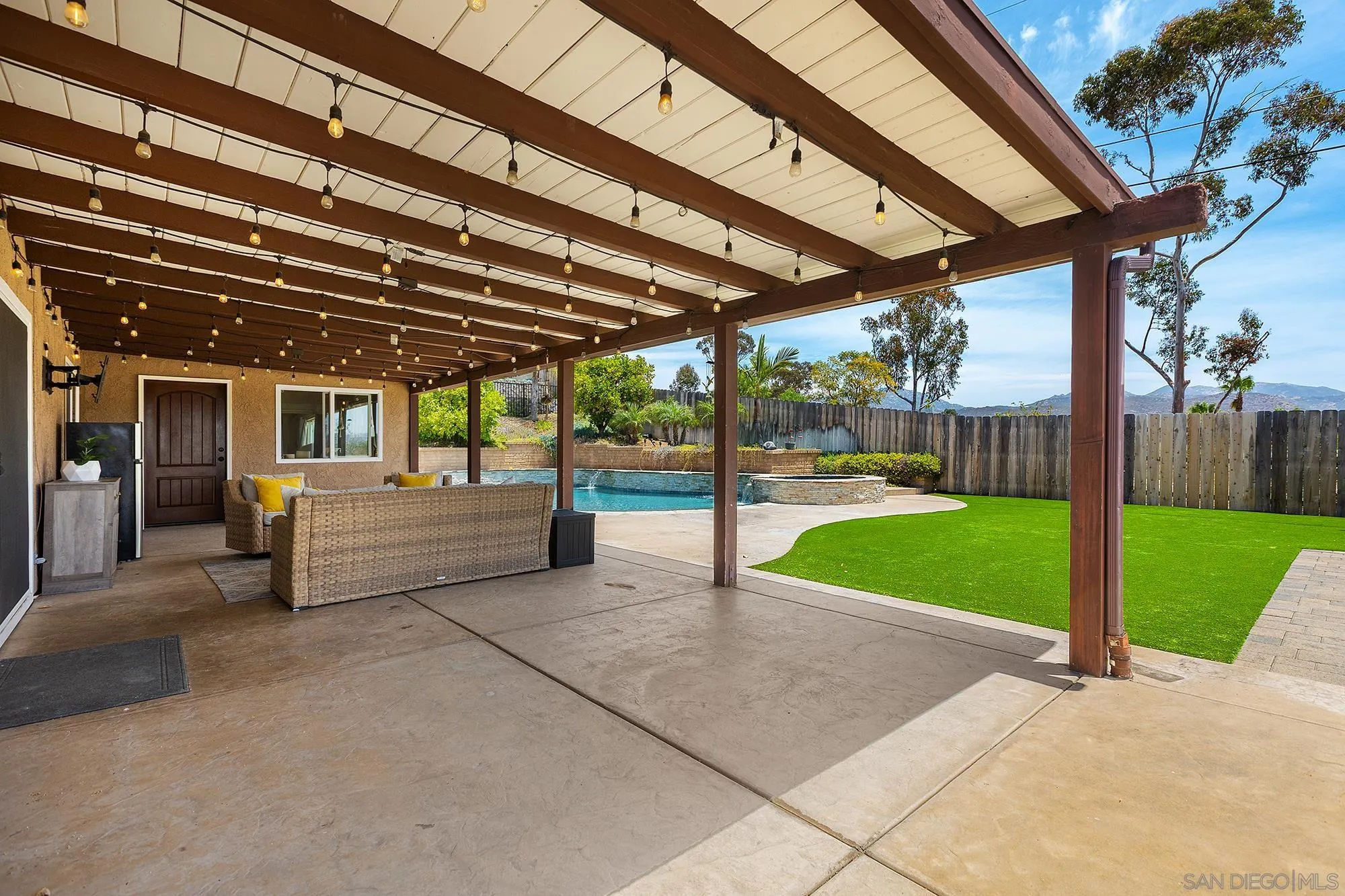 14505 Victoria Estates