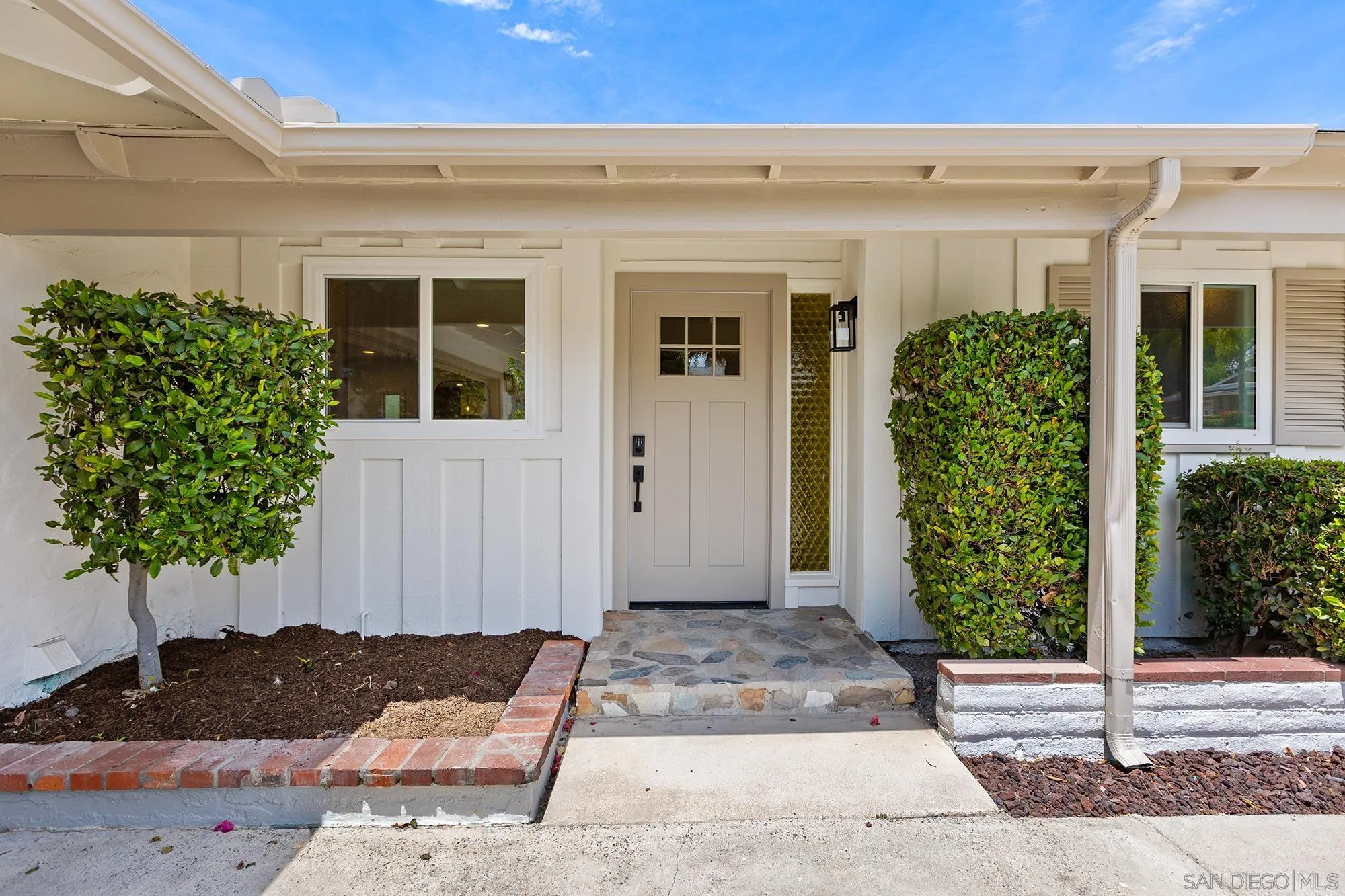 11911 Lomica Drive