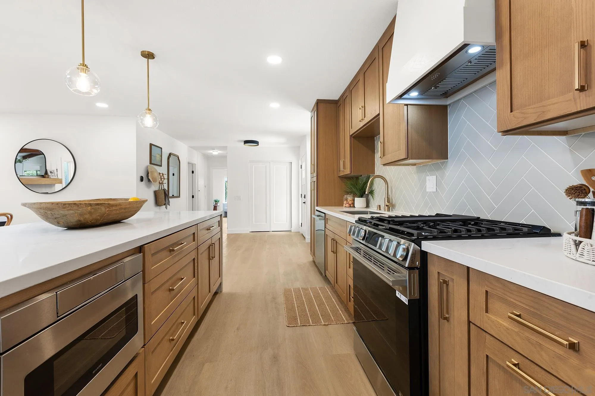 11911 Lomica