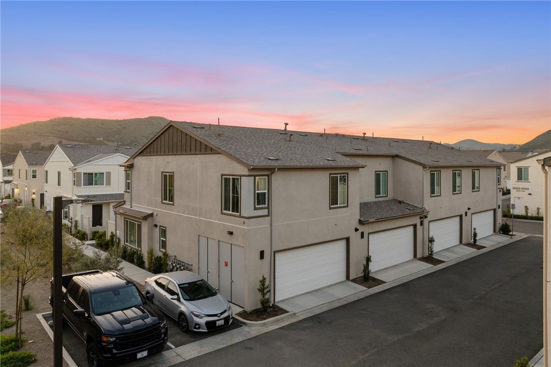 35104 Lemongrass Lane