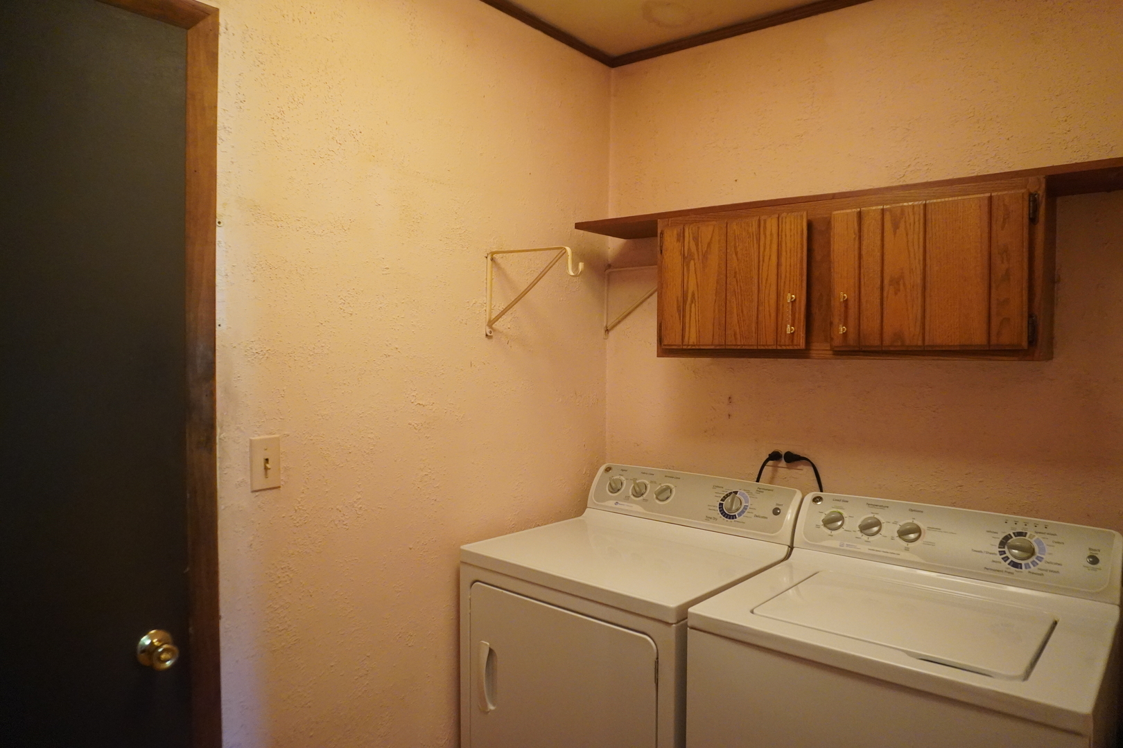 912 Apache Trail