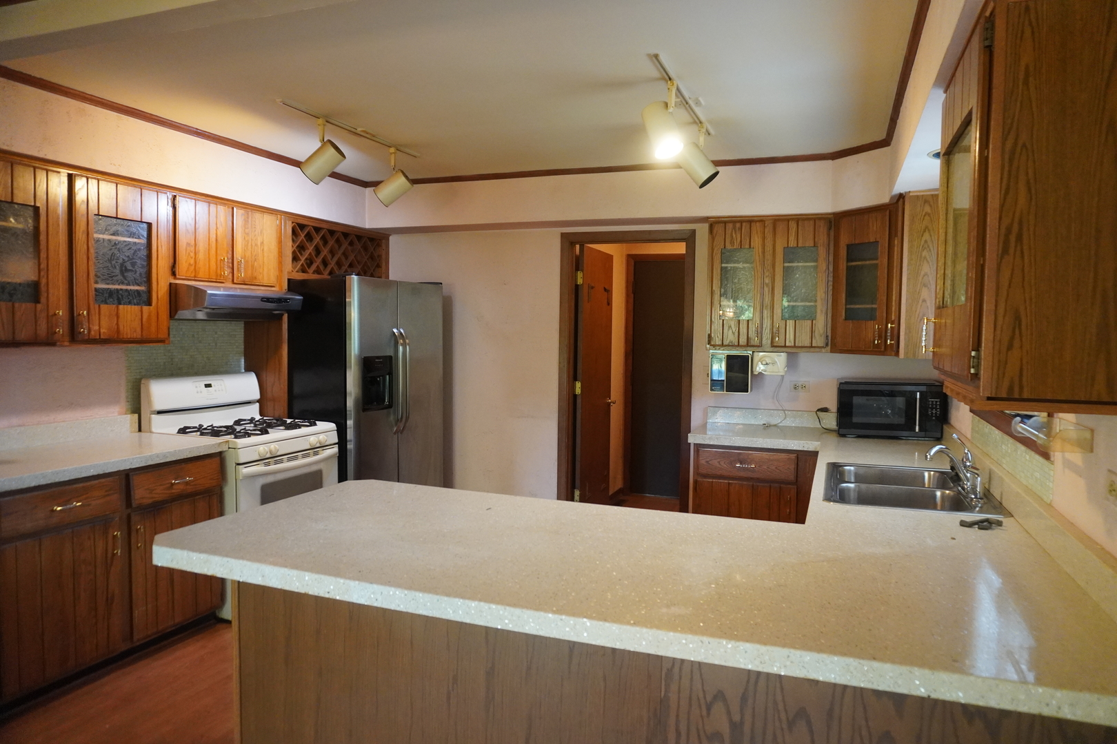 912 Apache Trail