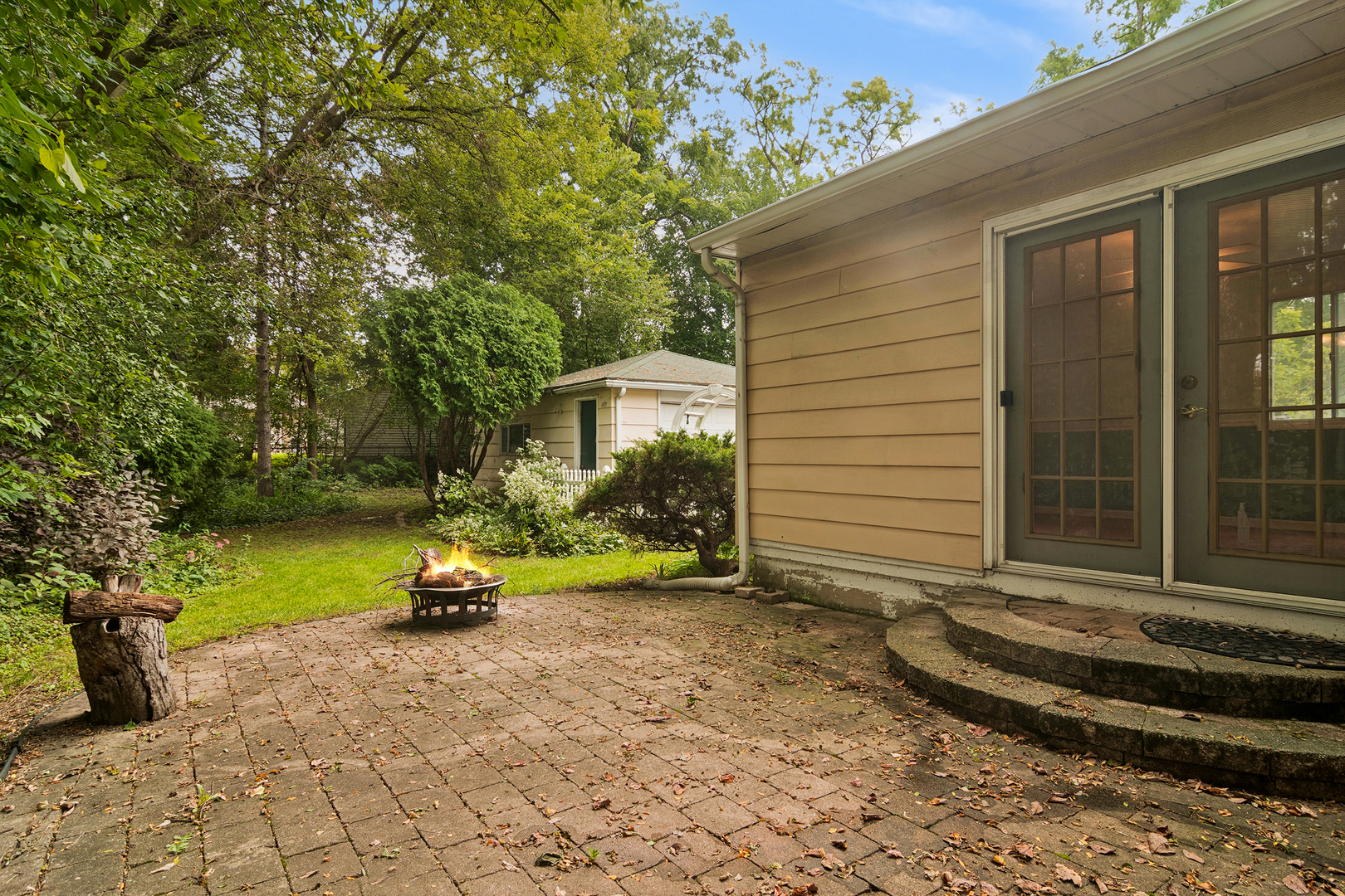 139 N Hager Avenue