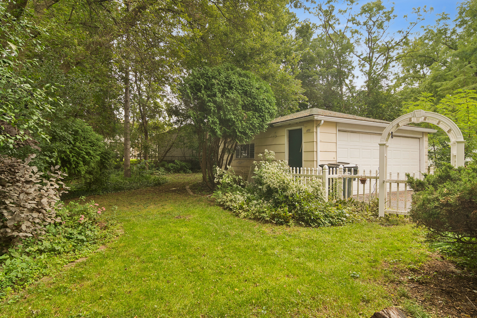 139 N Hager Avenue
