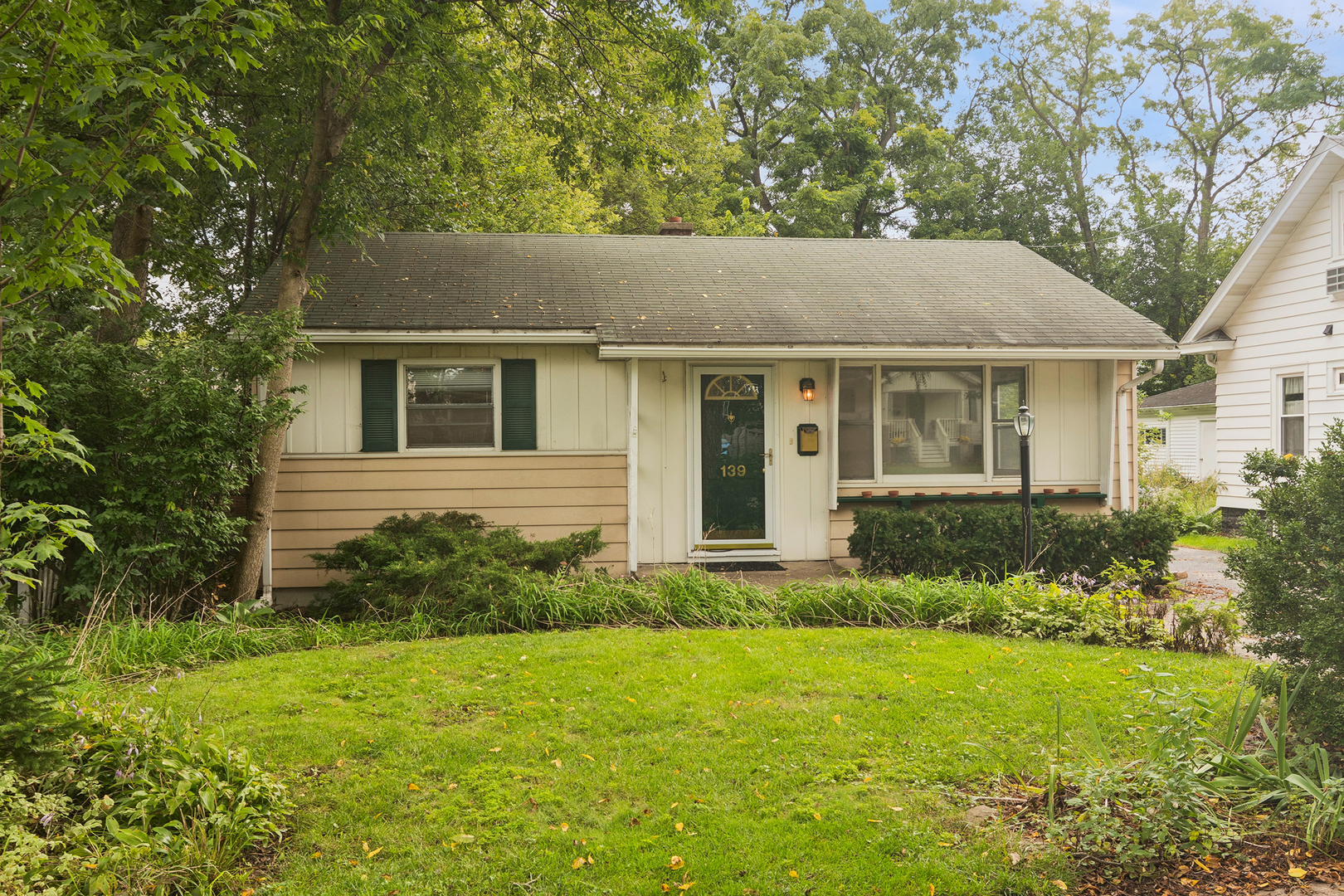 139 N Hager Avenue