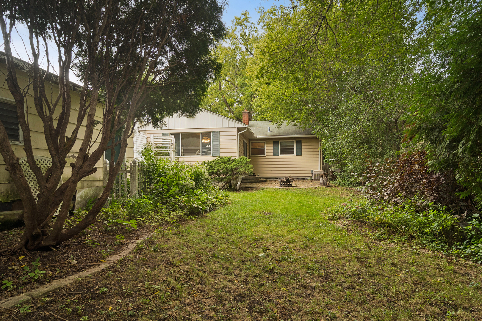 139 N Hager Avenue