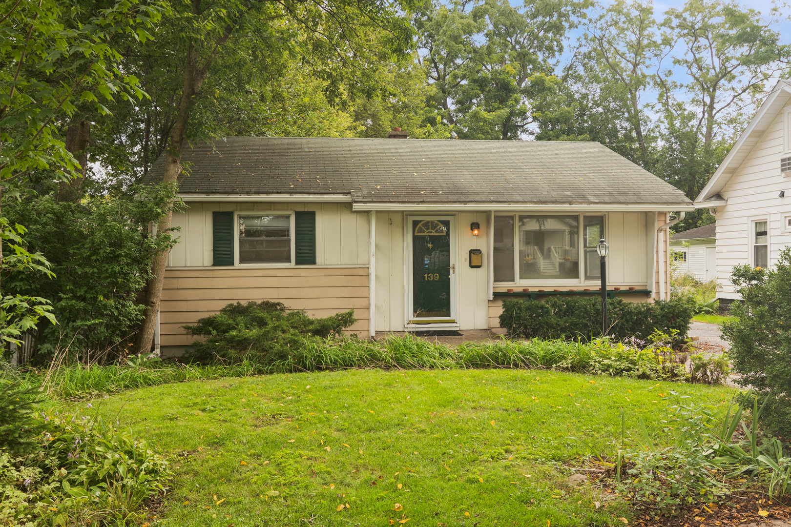 139 N Hager Avenue