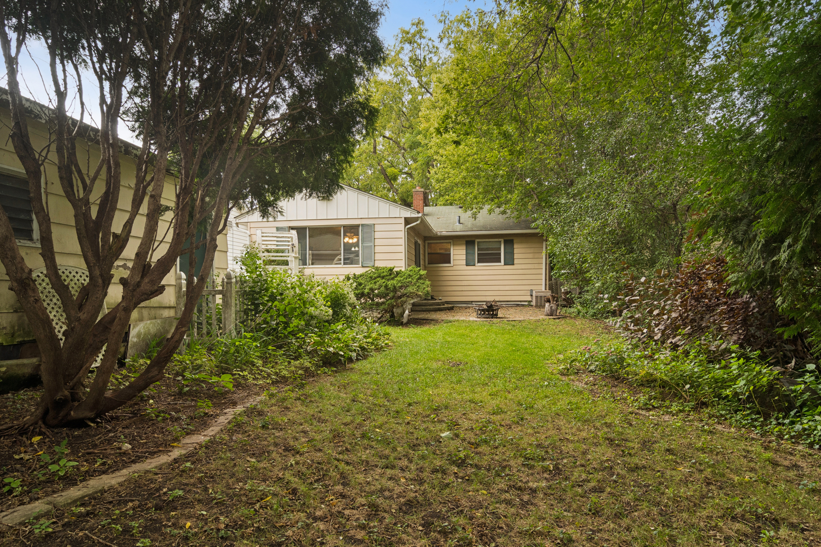 139 N Hager Avenue