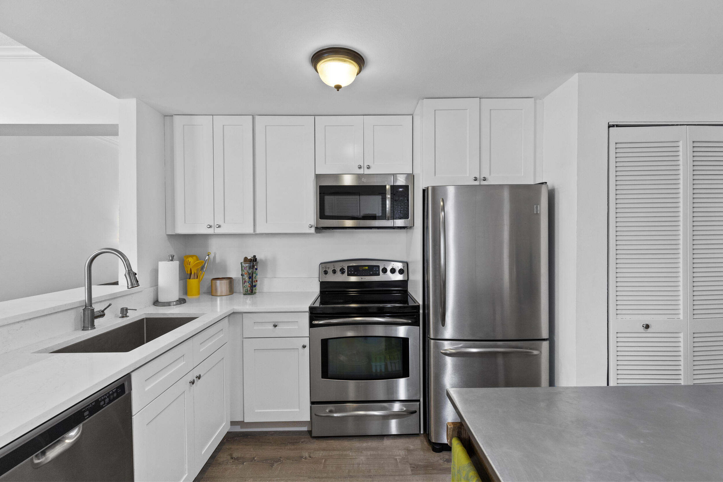 255 Evernia Street 1518