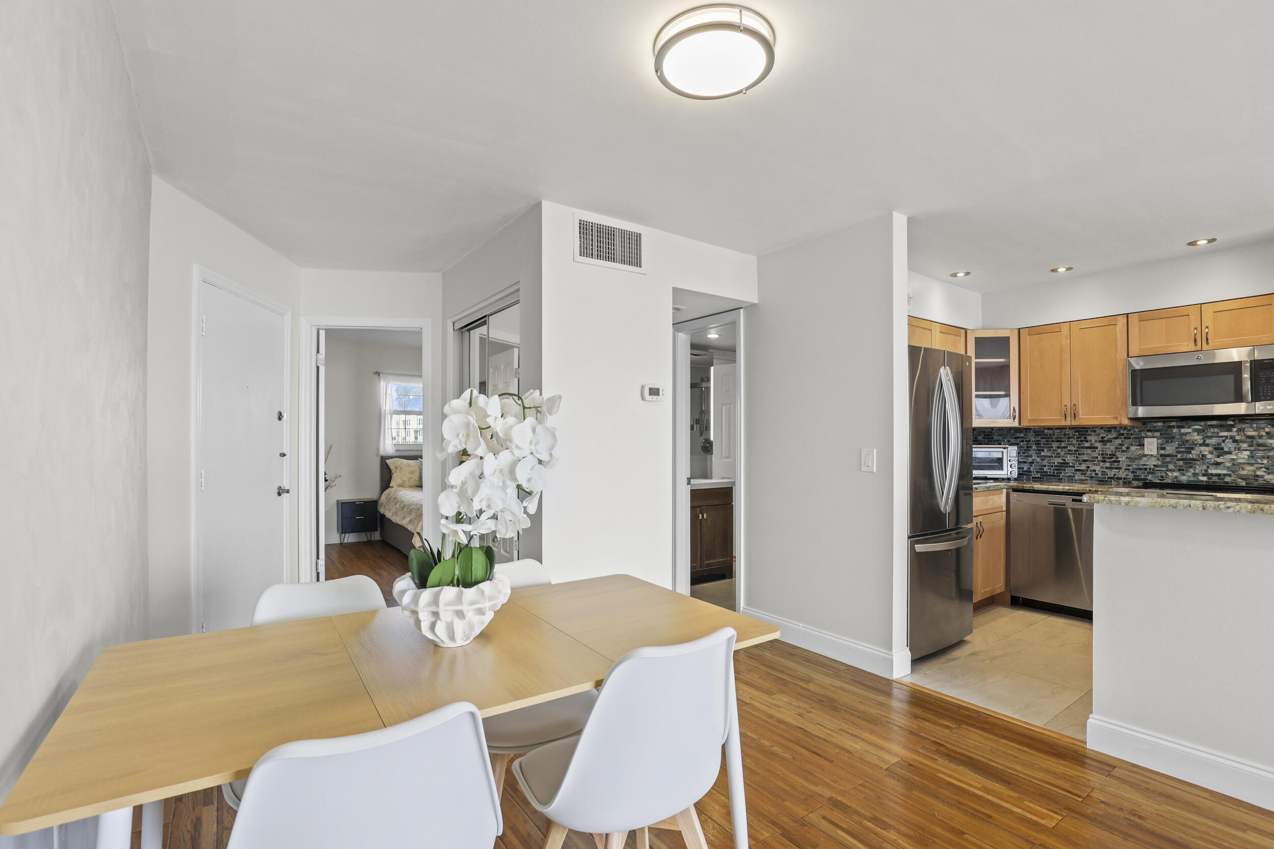 2936 Lake Shore Drive 204