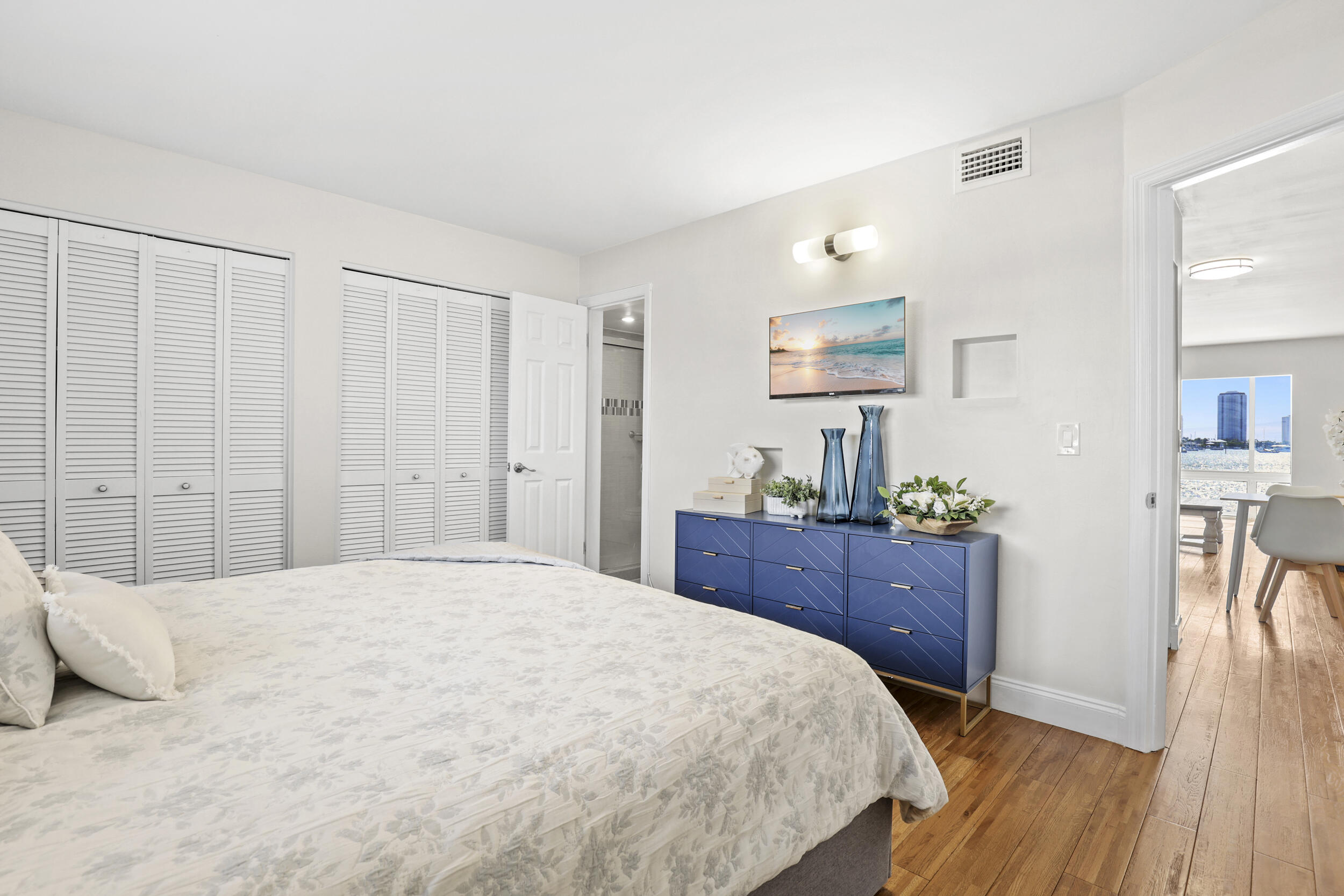 2936 Lake Shore Drive 204