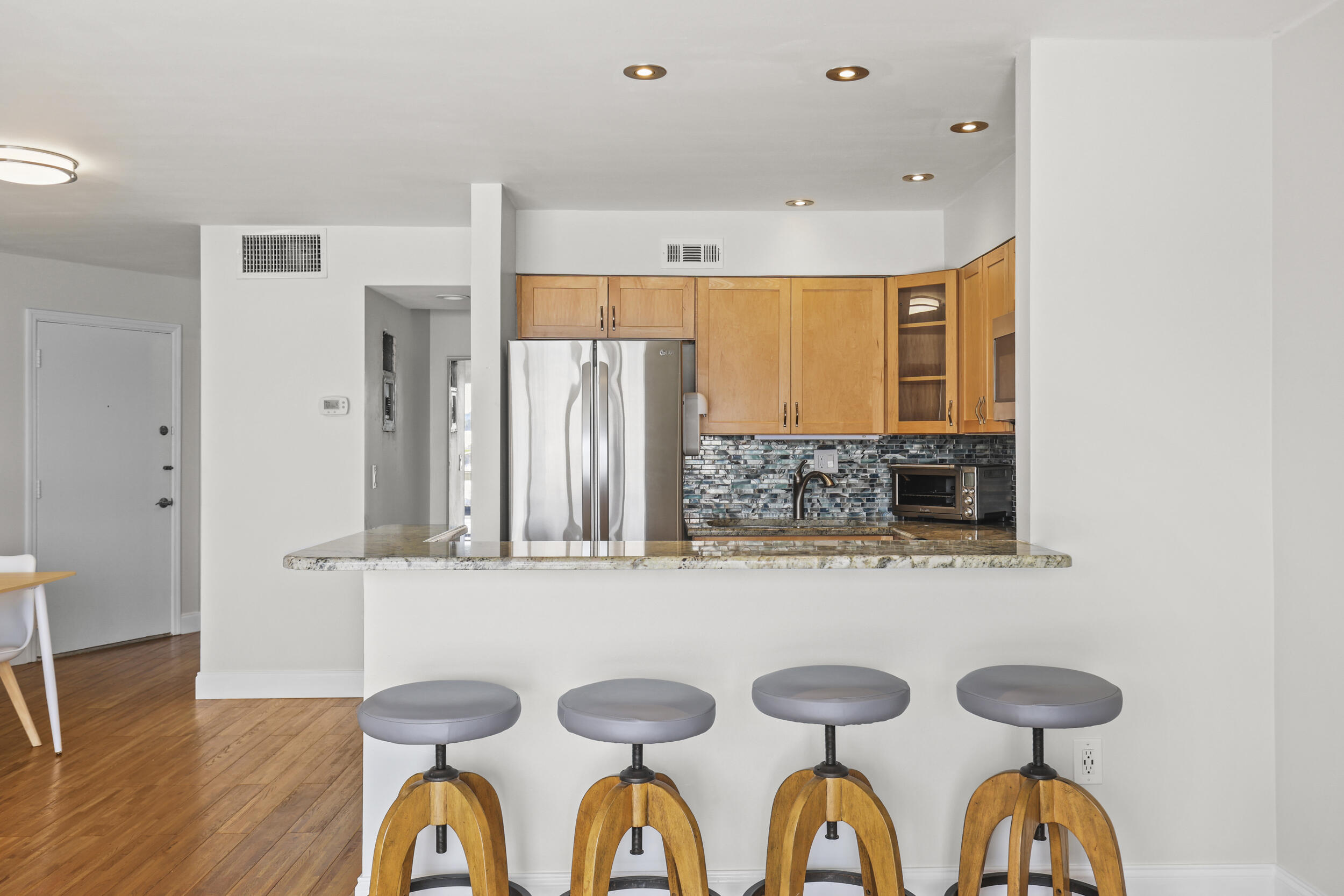 2936 Lake Shore Drive 204