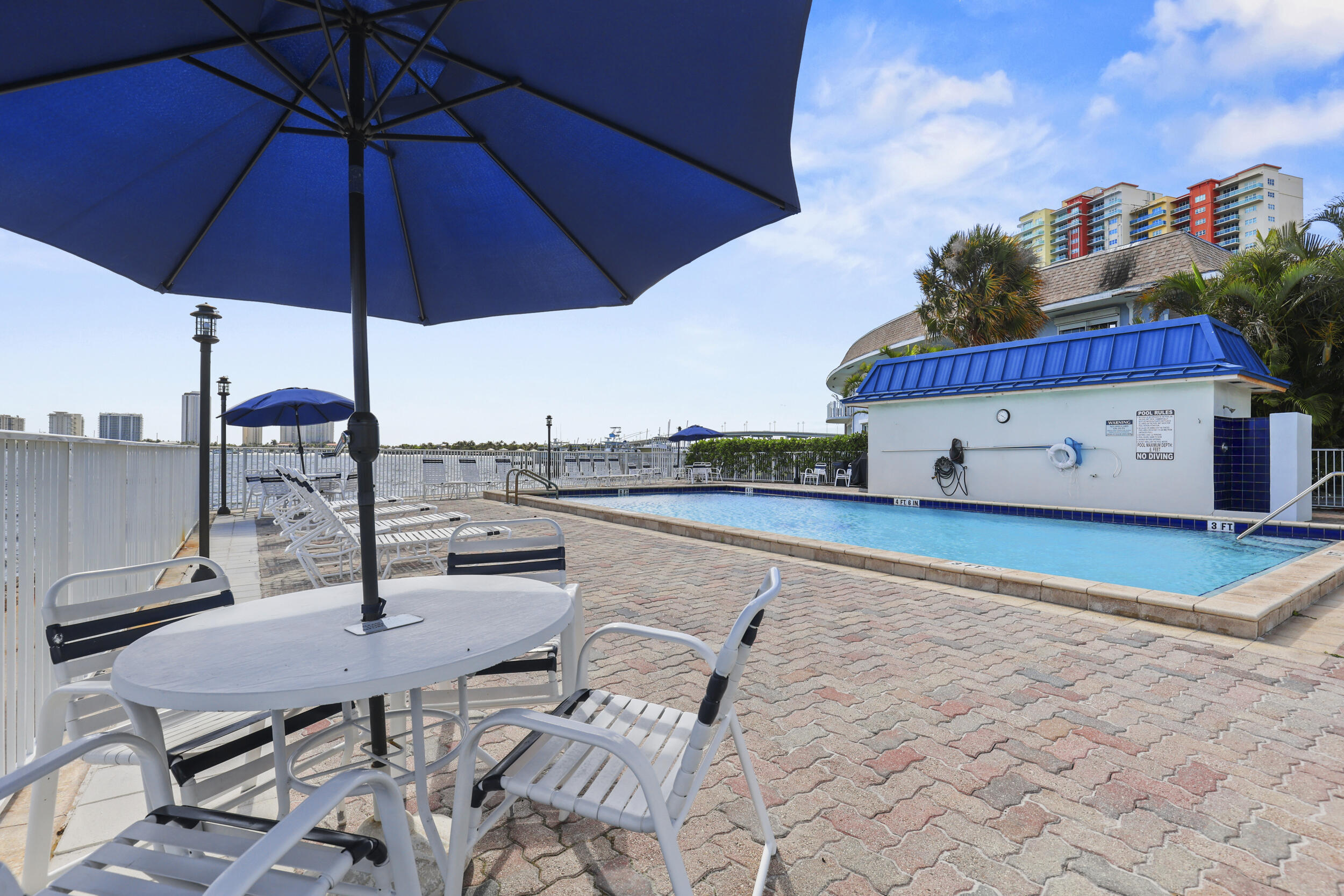 2936 Lake Shore Drive 204