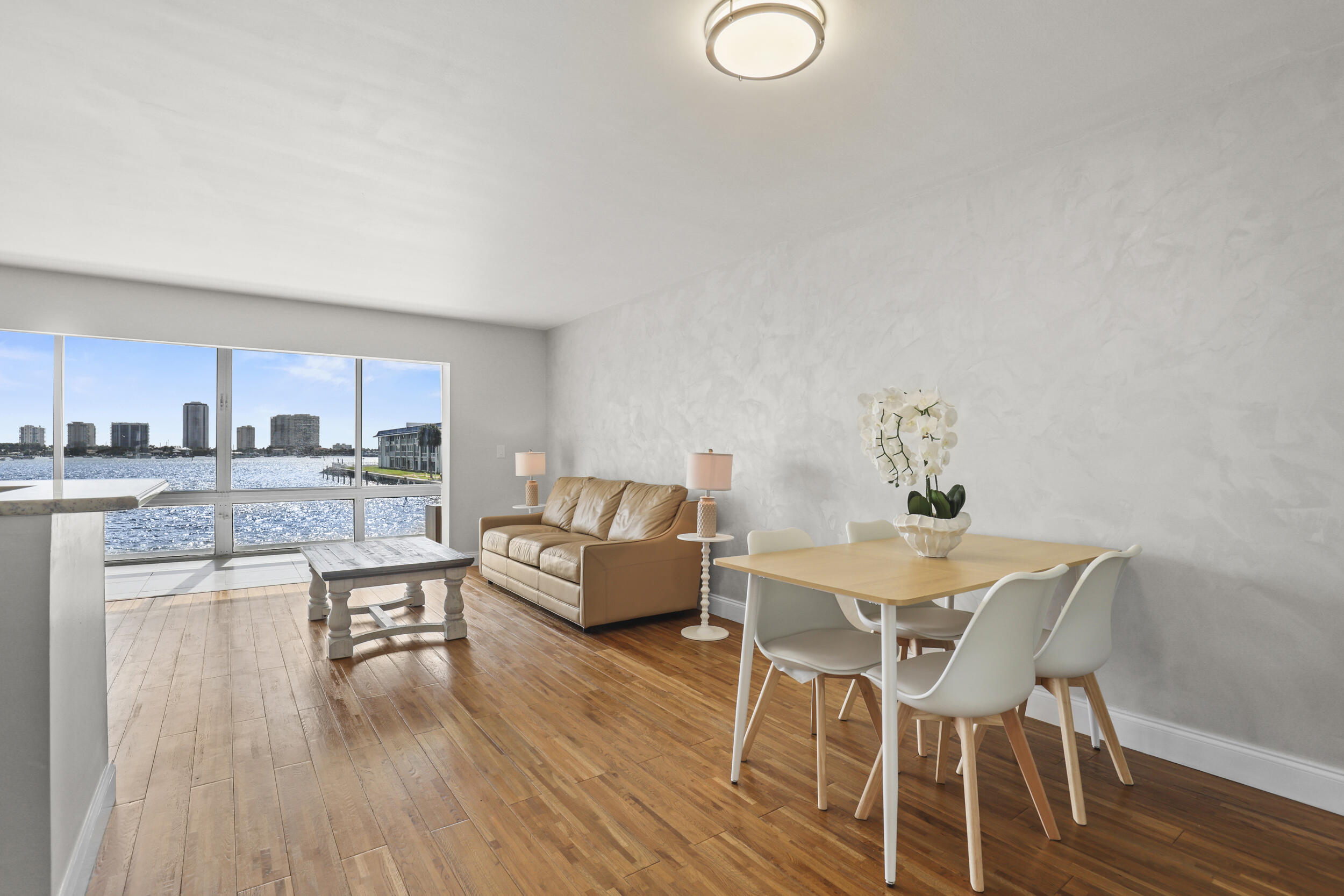 2936 Lake Shore Drive 204